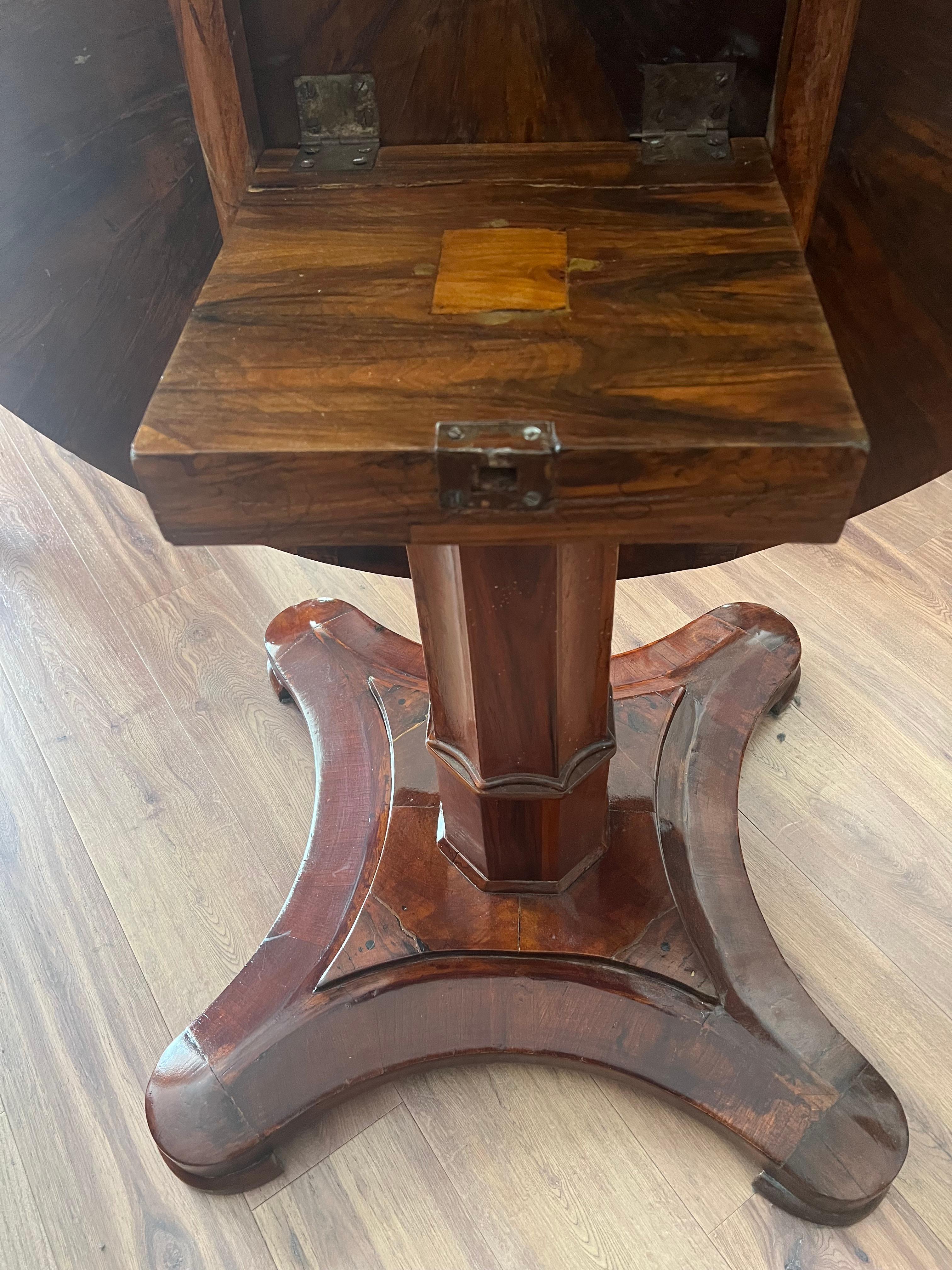 Feiner Biedermeier-Tisch des 19. Jahrhunderts. Wiener Stadt, um 1820. (Poliert) im Angebot