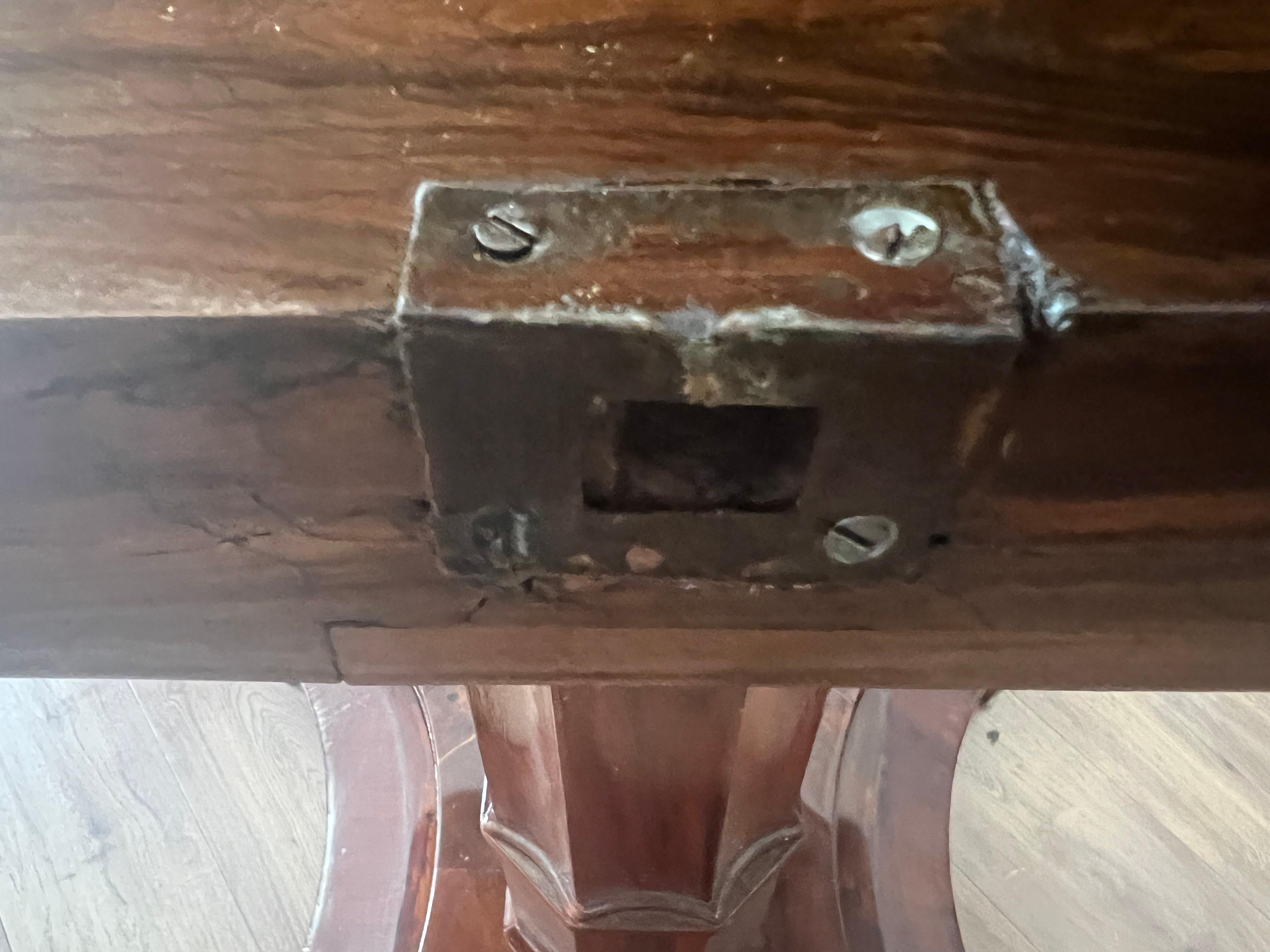 Feiner Biedermeier-Tisch des 19. Jahrhunderts. Wiener Stadt, um 1820. im Zustand „Gut“ im Angebot in Budapest, HU