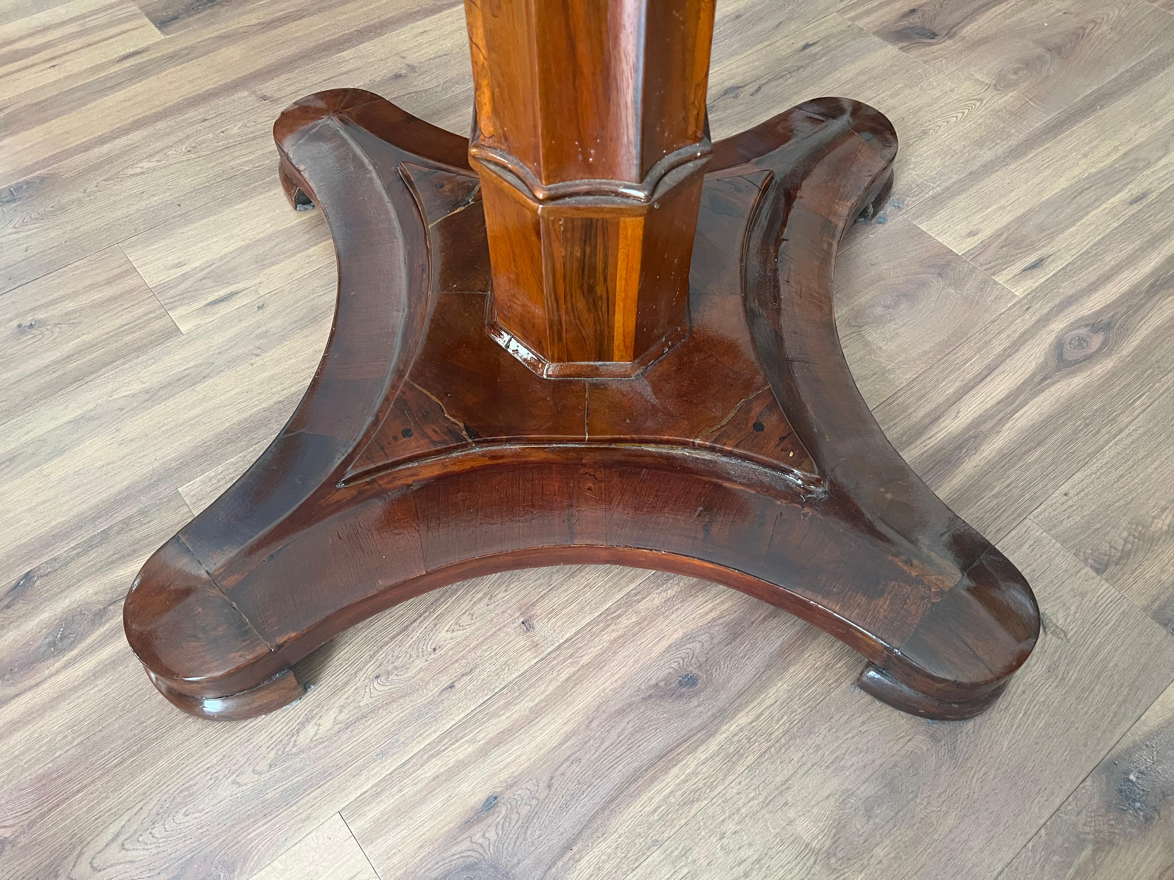 Feiner Biedermeier-Tisch des 19. Jahrhunderts. Wiener Stadt, um 1820. im Angebot 2