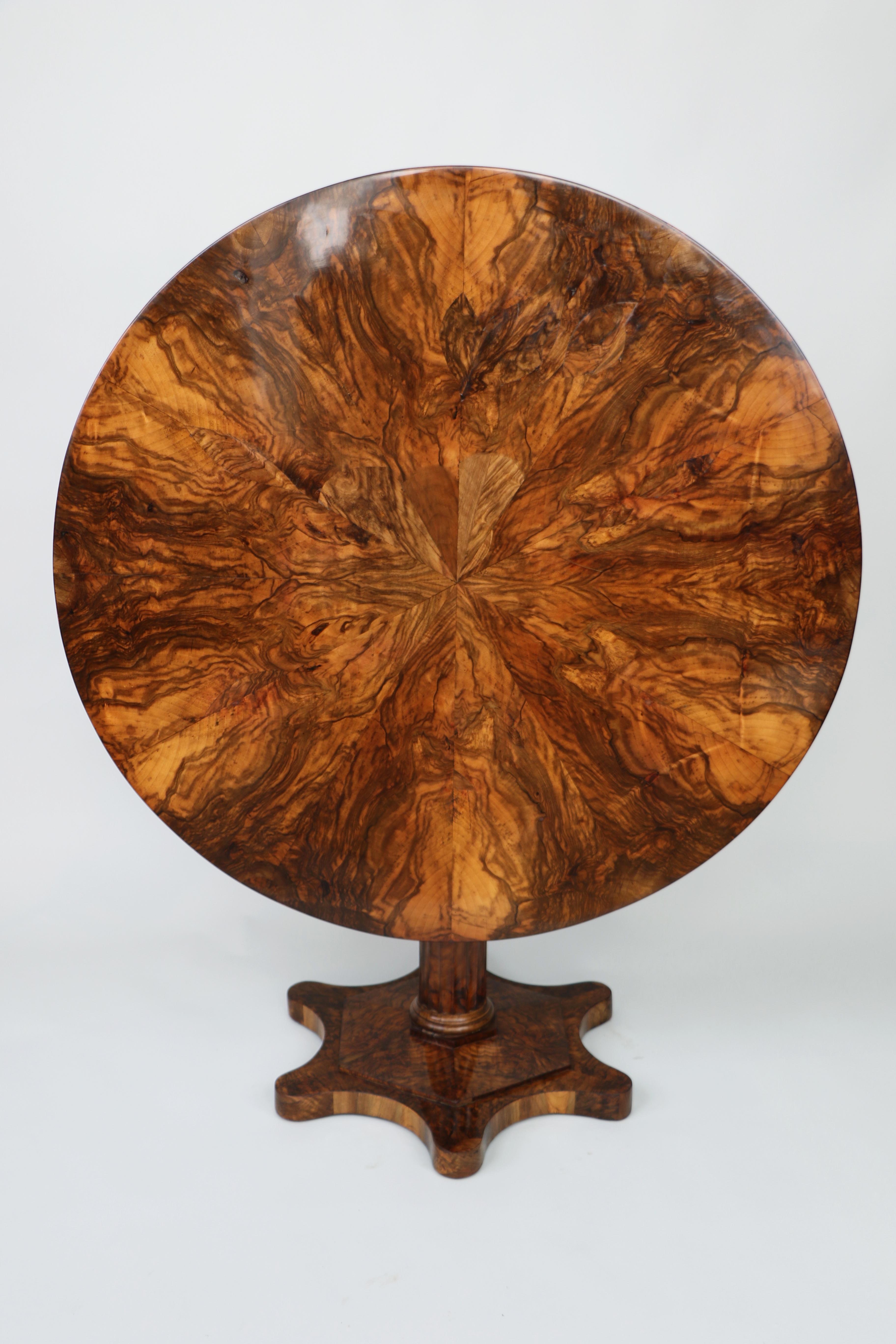 Mesa Biedermeier del siglo XIX. Viena, hacia 1825. en venta 2