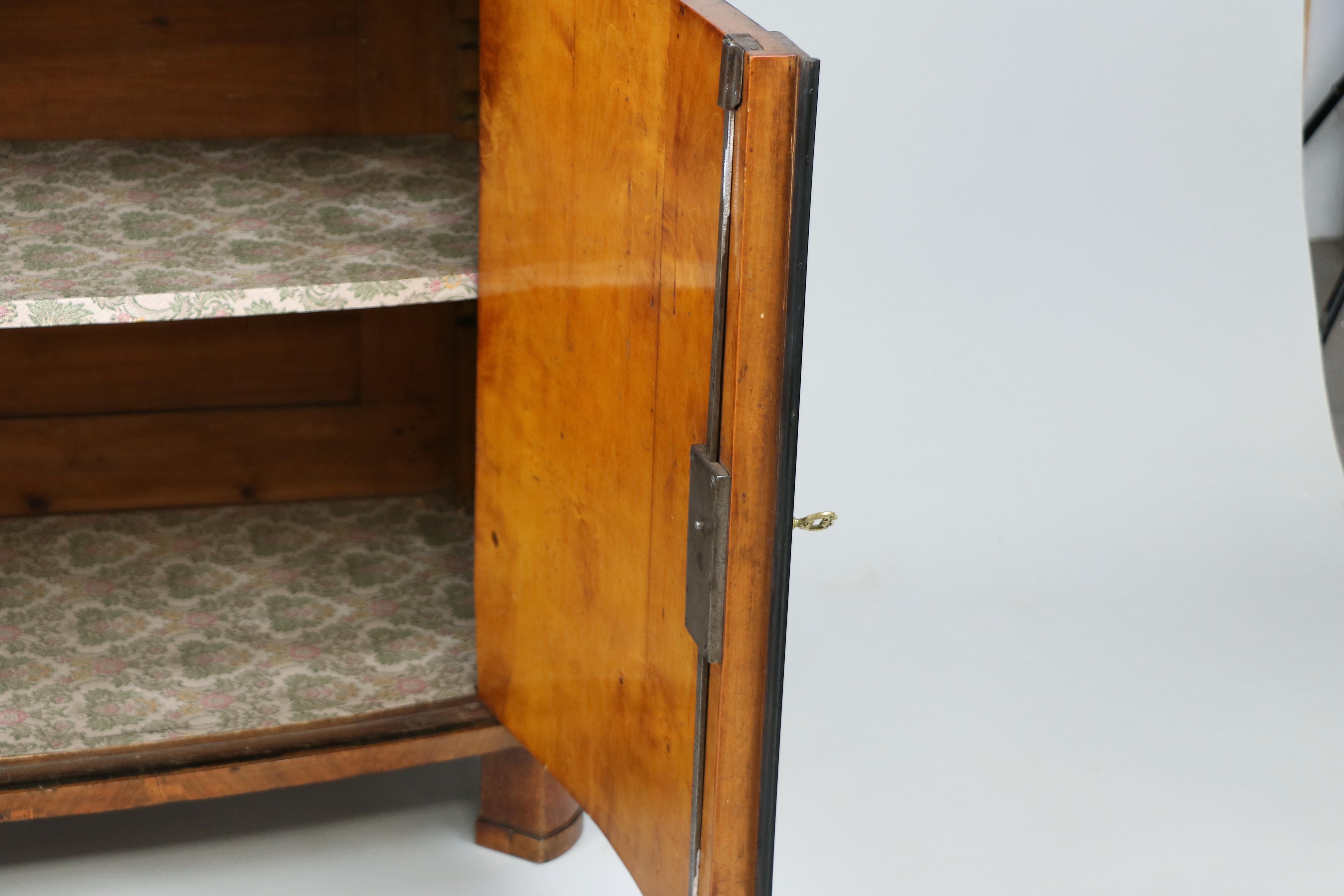 19th Century Fine Biedermeier Trumeau Commode. Vienna, c. 1825. For Sale 1