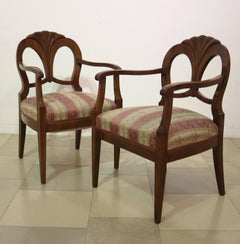 Poltrone in noce Biedermeier del XIX secolo. Vienna, 1830 circa.