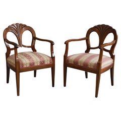 Fauteuils en noyer Biedermeier du XIXe siècle. Vienne, vers 1830.