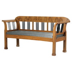 19th Century Fine Biedermeier Walnut Bench. Vienna, c. 1825.