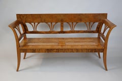Banco fino de nogal Biedermeier del siglo XIX. Viena, hacia 1825.