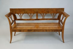 Panca in noce Biedermeier del XIX secolo. Vienna, 1825 circa.