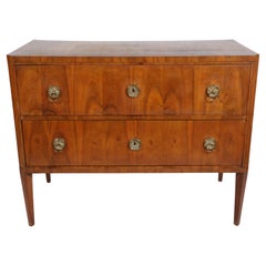 Bureau-Cómoda Biedermeier de nogal del siglo XIX. Viena, hacia 1820-25.
