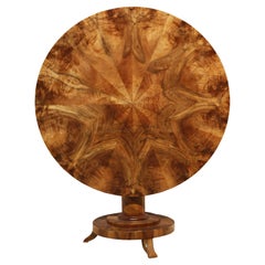 19th Century Fine Biedermeier Walnut Center Table. Vienna, c. 1825.