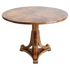 19th Century Fine Biedermeier Walnut Center Table. Vienna, c. 1825.