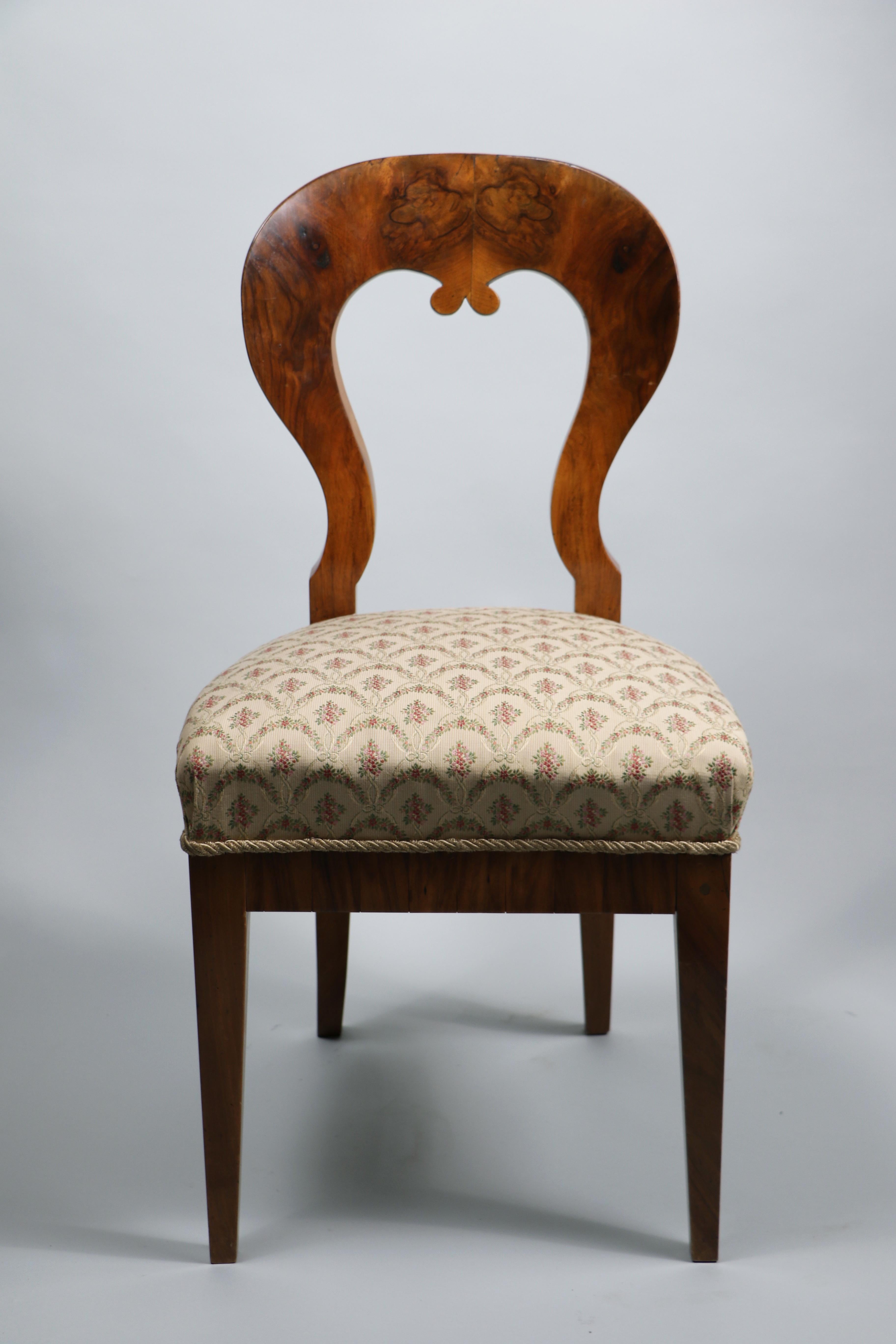19th Century Biedermeier Walnut Chair. Vienna, c. 1825 For Sale 1