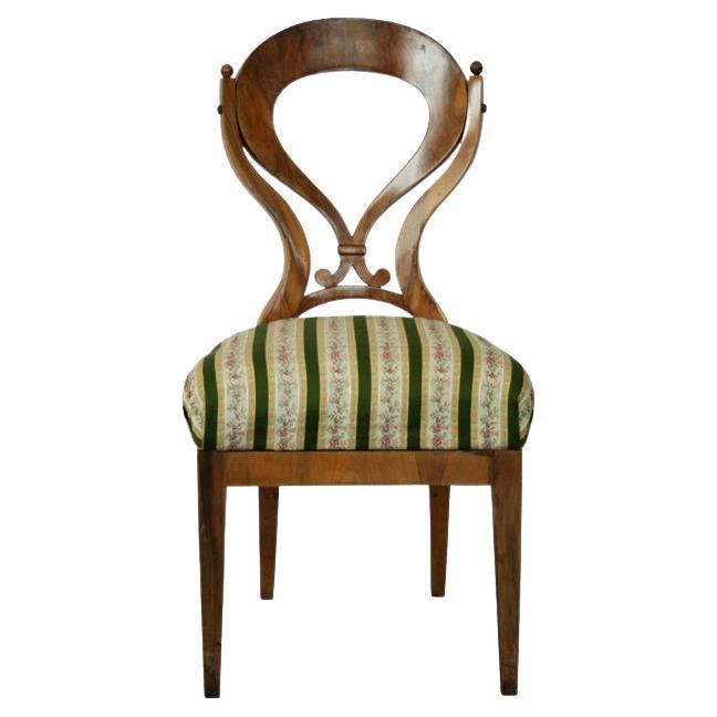 19th Century Fine Biedermeier Walnut Chair. Vienna, c. 1825.