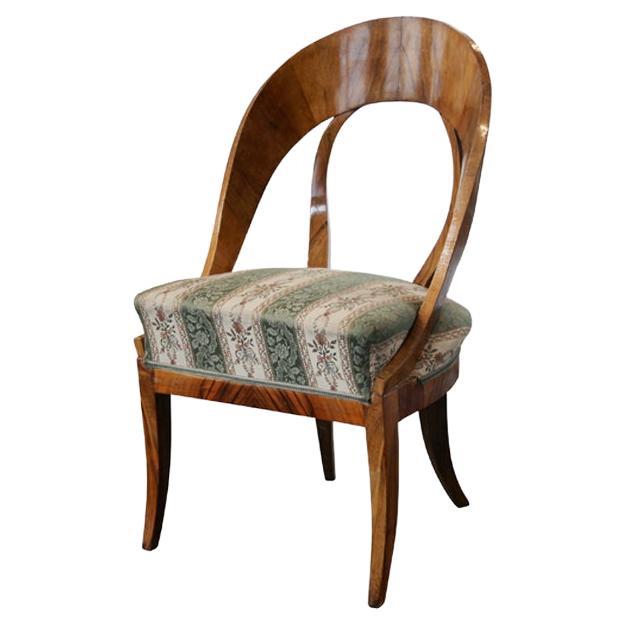 19th Century Fine Biedermeier Walnut Chair. Vienna, c. 1825. For Sale
