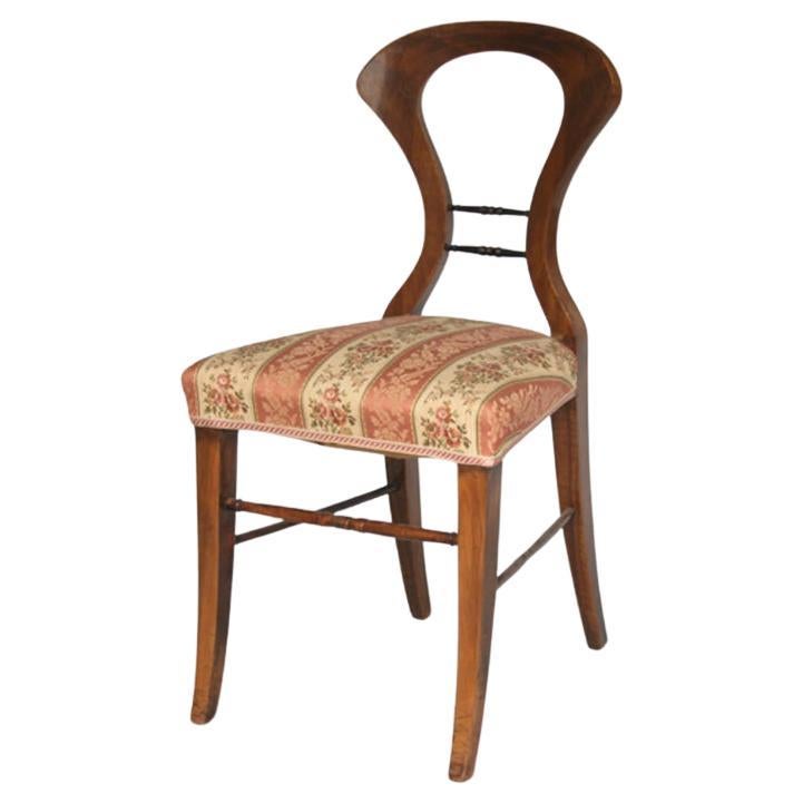 Chaise Biedermeier en noyer du XIXe siècle. Vienne, vers 1825.
