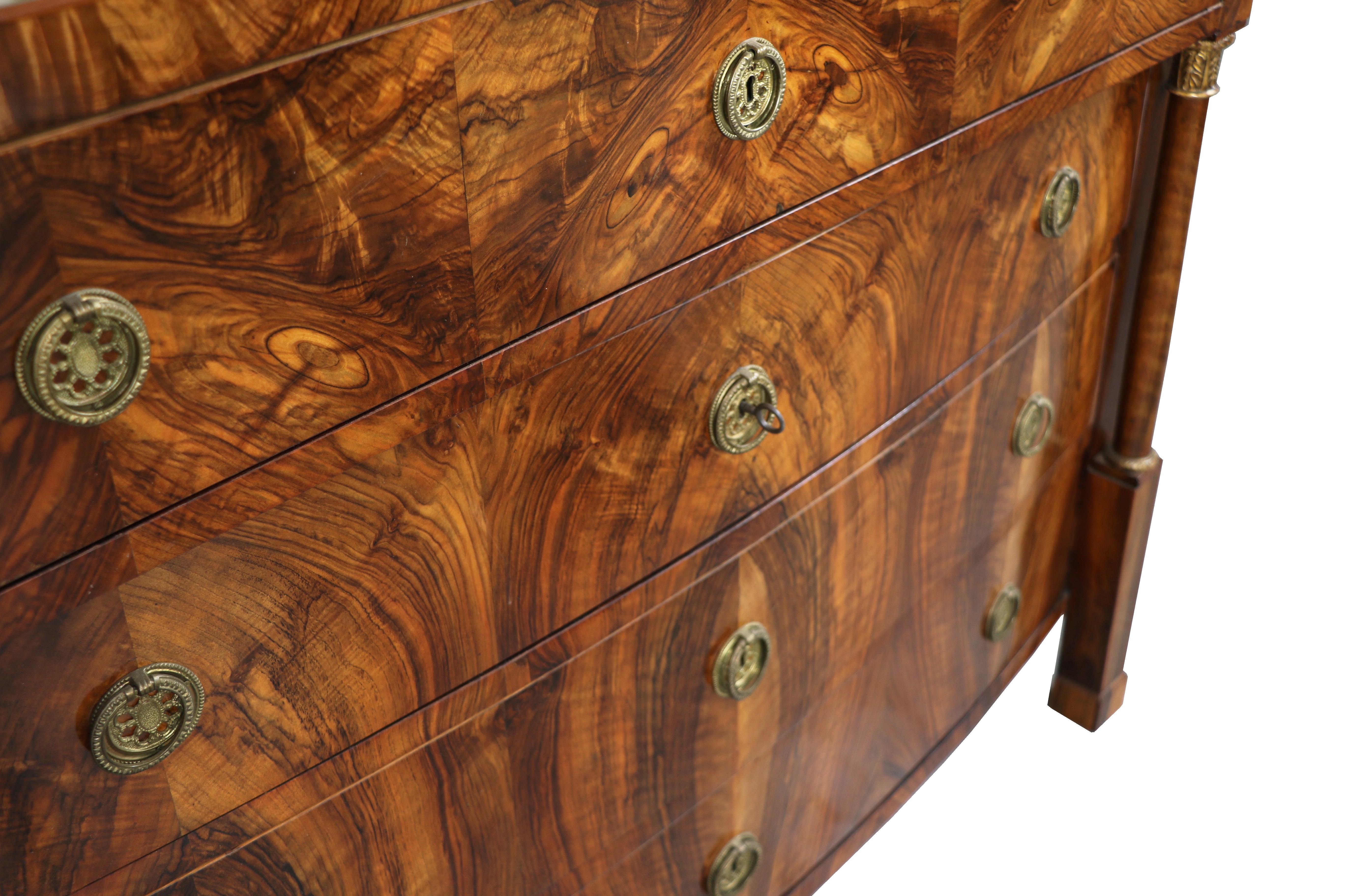 19th Century Fine Biedermeier Walnut Chest of Drawers. Vienna, c. 1825. 9