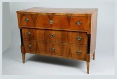 19th Century Fine Biedermeier Walnut Chest of Drawers. Vienna, c. 1825