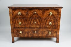 19th Century Fine Biedermeier Walnut Chest of Drawers. Vienna, c. 1825.