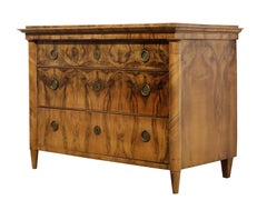 19th Century Fine Biedermeier Walnut Chest of Drawers. Vienna, c. 1825.
