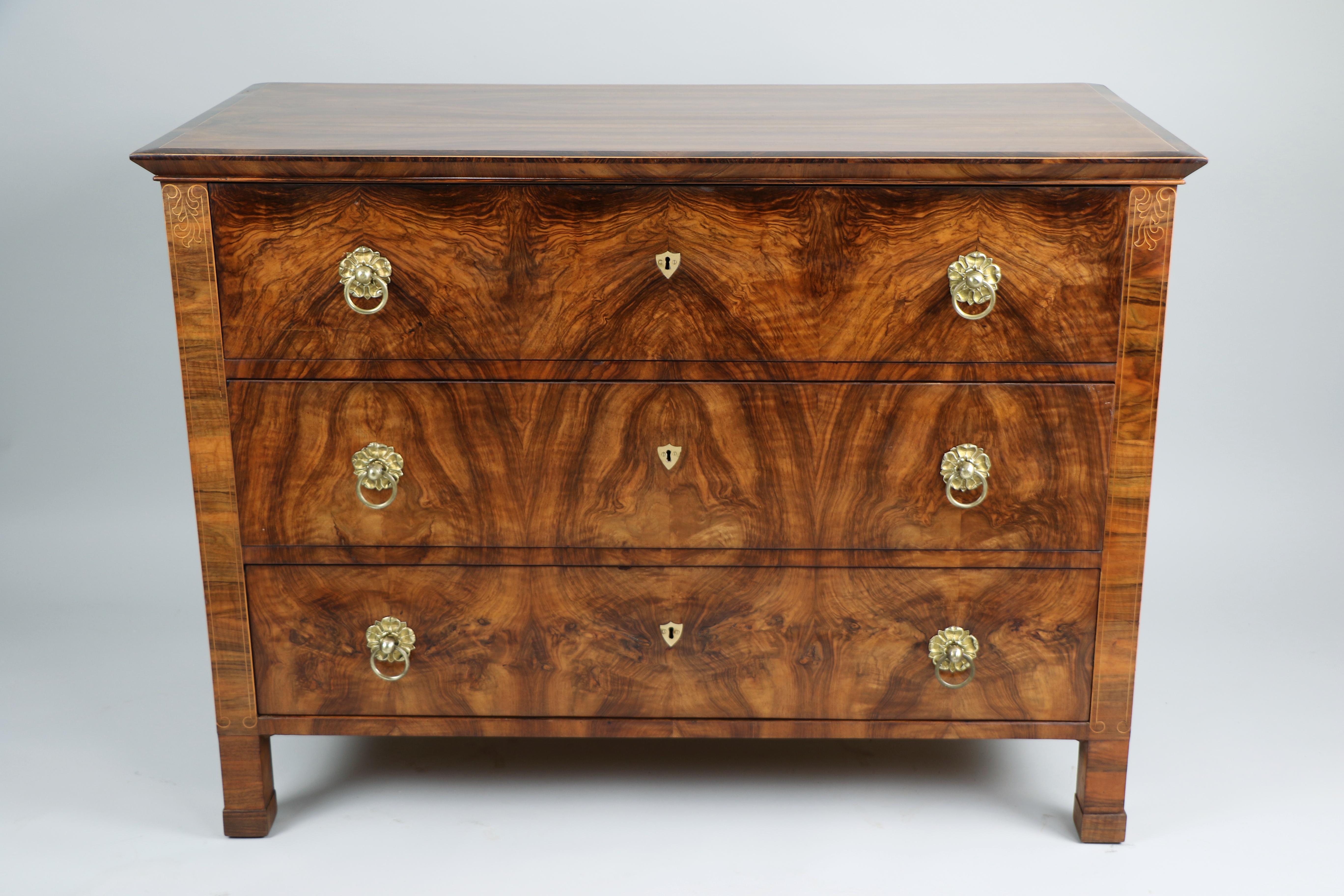 Cassettiera in noce Biedermeier del XIX secolo. Vienna, 1825 circa. in vendita 3