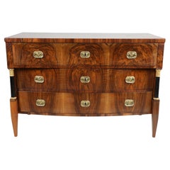 19th Century Fine Biedermeier Walnut Chest of Drawers. Vienna, c. 1825