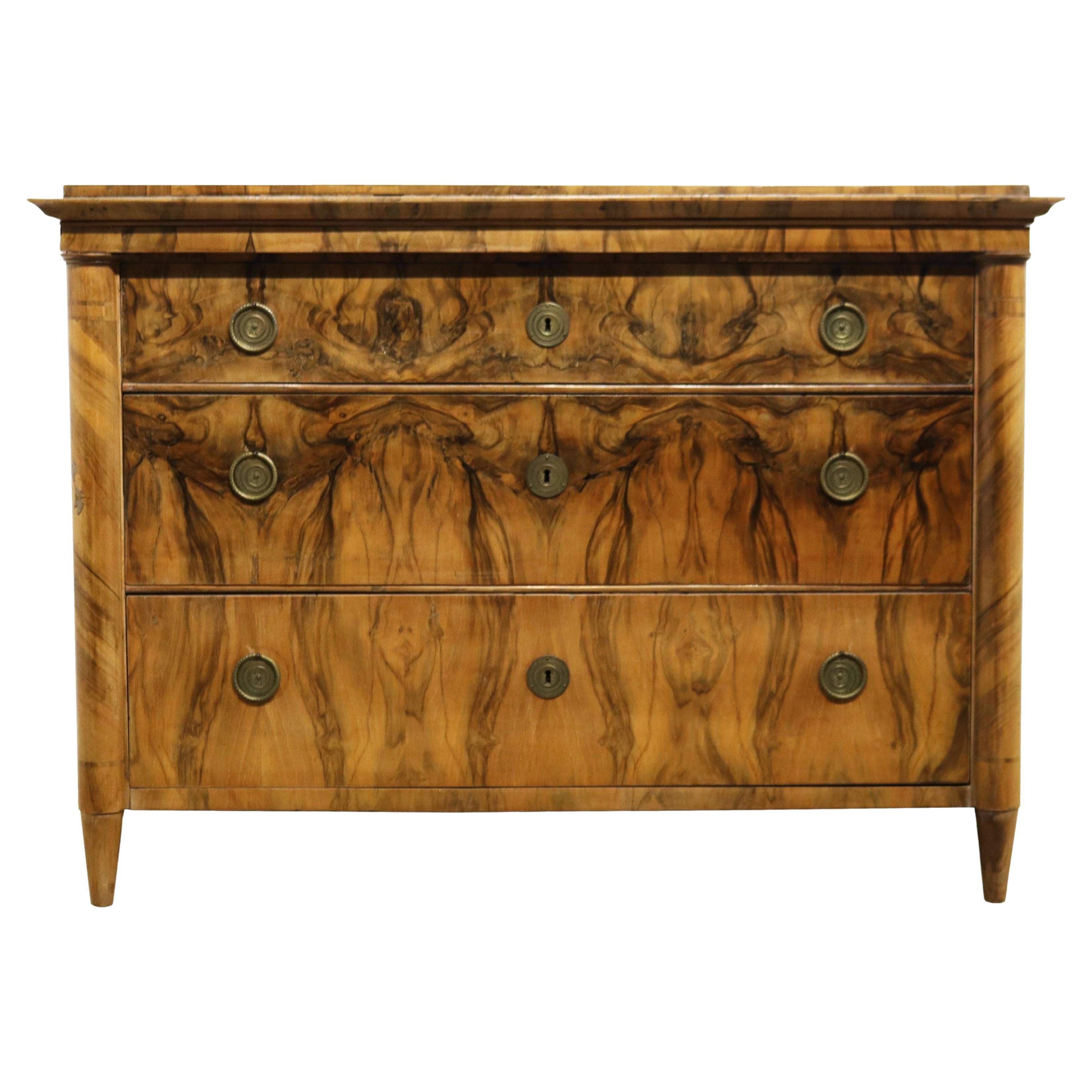 19th Century Fine Biedermeier Walnut Chest of Drawers. Vienna, c. 1825. For Sale