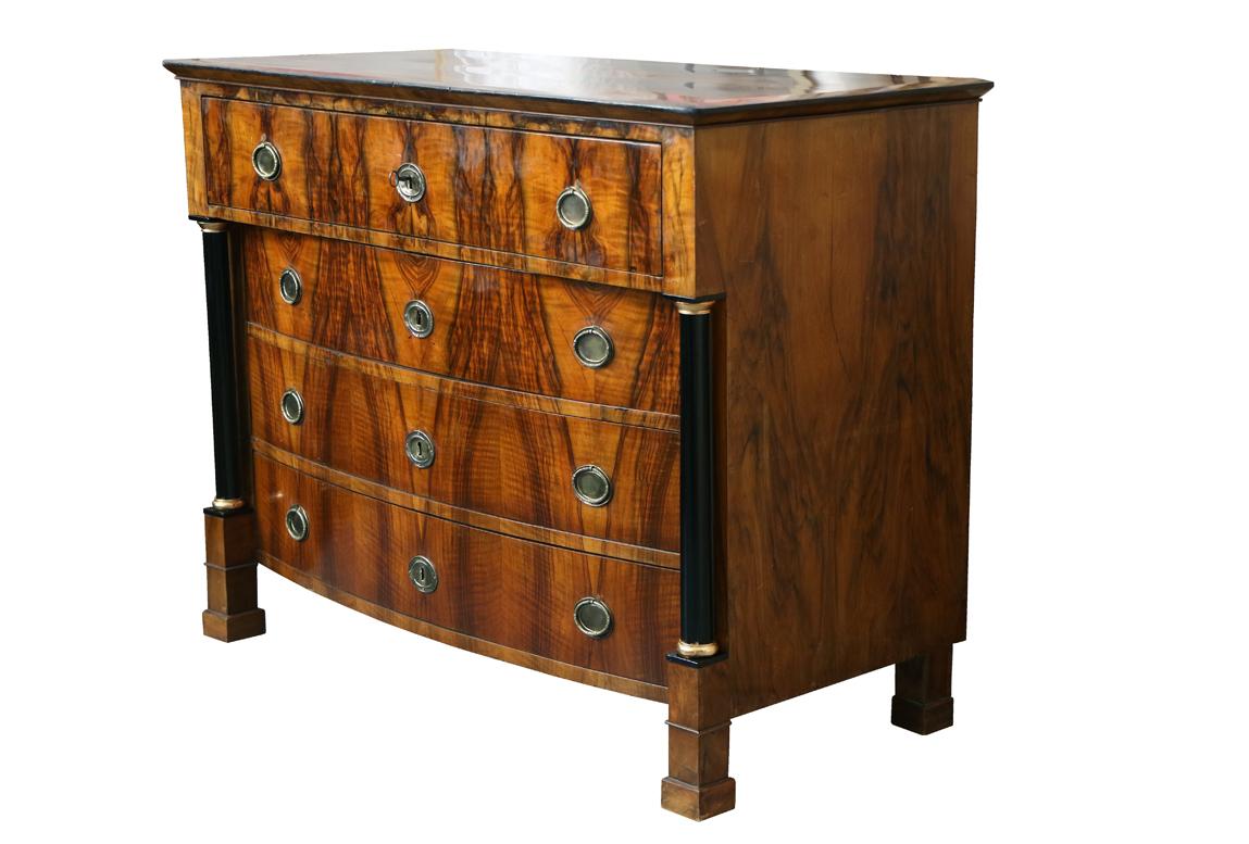 Ebanizzato Cassapanca in noce Biedermeier del XIX secolo. Vienna, 1825 circa. in vendita