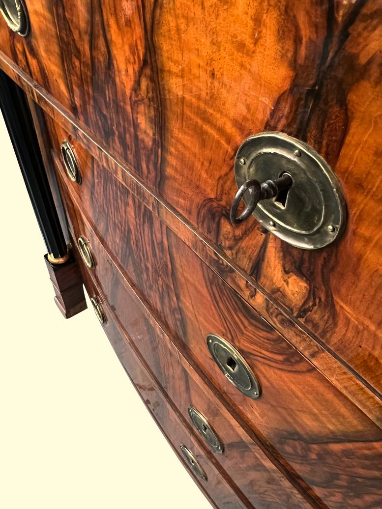 Noce Cassapanca in noce Biedermeier del XIX secolo. Vienna, 1825 circa. in vendita