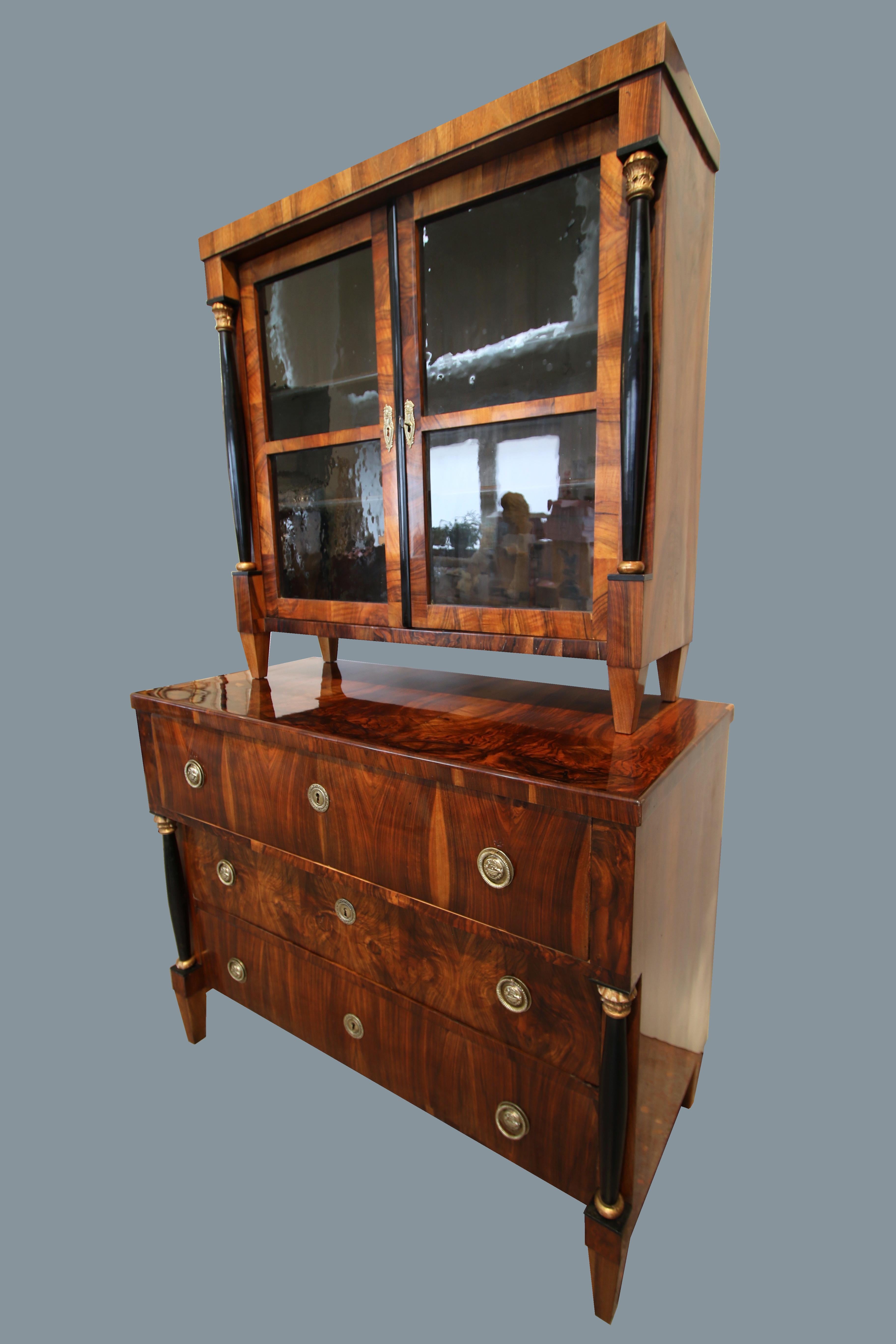 Hello,
We would like to offer you this truly exquisite, early Biedermeier walnut chest of three drawers and vitrine. The piece was made in Vienna circa 1820-25.

Viennese Biedermeier is distinguished by their sophisticated proportions, rare and