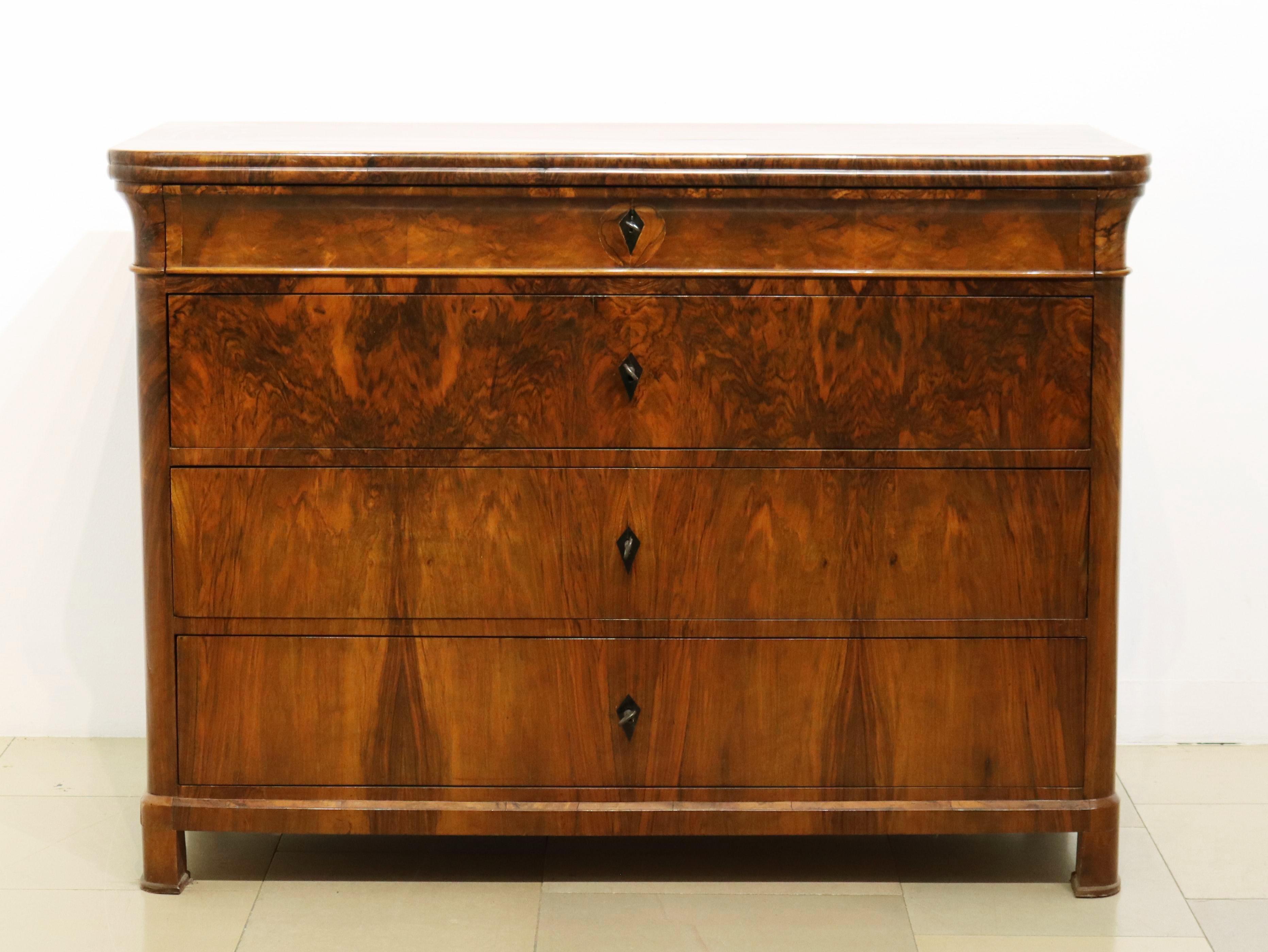 
This exquisite, early Biedermeier walnut chest of drawers was made in Vienna circa 1825.

Viennese Biedermeier is renowned for its refined proportions, elegant lines, and exceptional craftsmanship—qualities that have had a lasting influence on