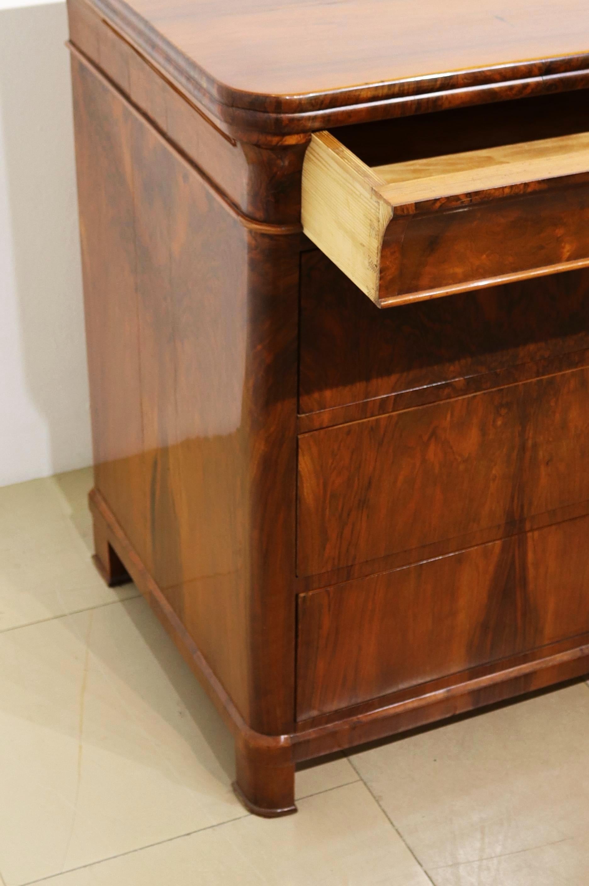 Polished 19th Century Fine Biedermeier Walnut Commode. Vienna, c. 1830. For Sale
