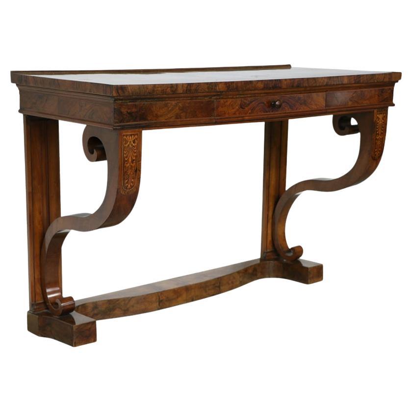 Console Biedermeier en noyer du XIXe siècle. Vienne, vers 1825.