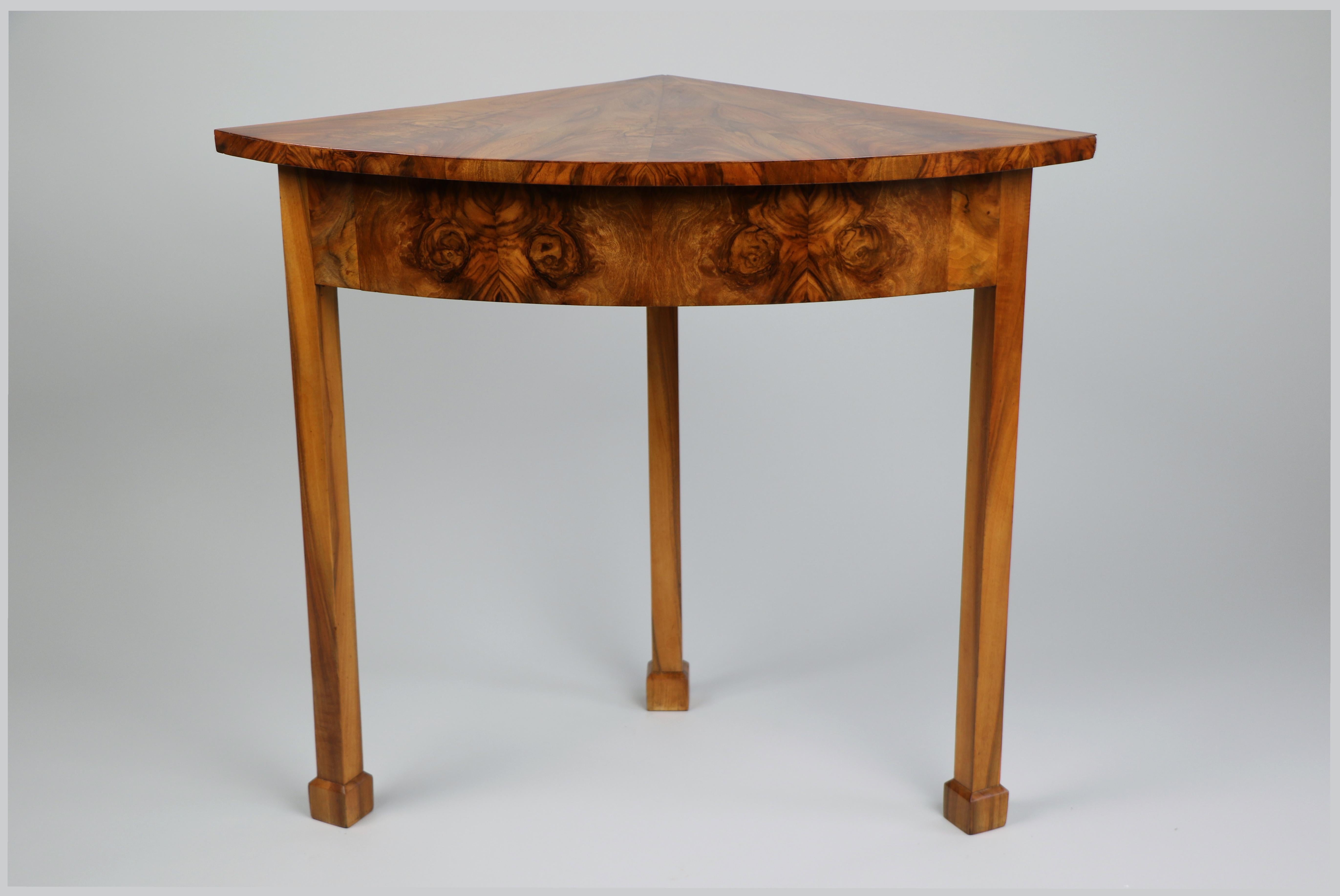 Hello,
This exceptional, walnut Biedermeier corner console table is the best example of top-quality Viennese piece from circa 1825.

Viennese Biedermeier is distinguished by their sophisticated proportions, rare and refined design and excellent