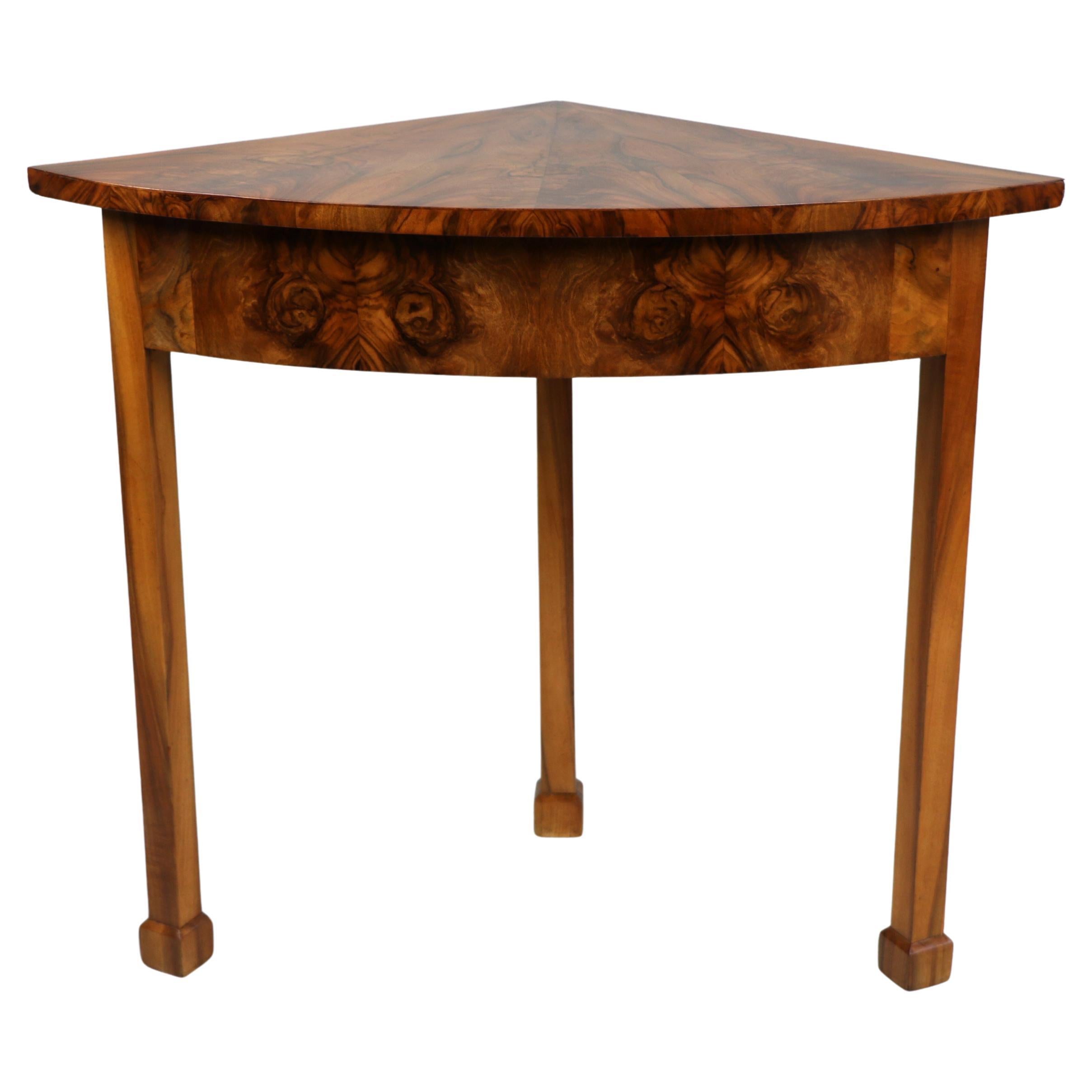 19th Century Fine Biedermeier Walnut Corner Console Table. Vienna, c. 1825.