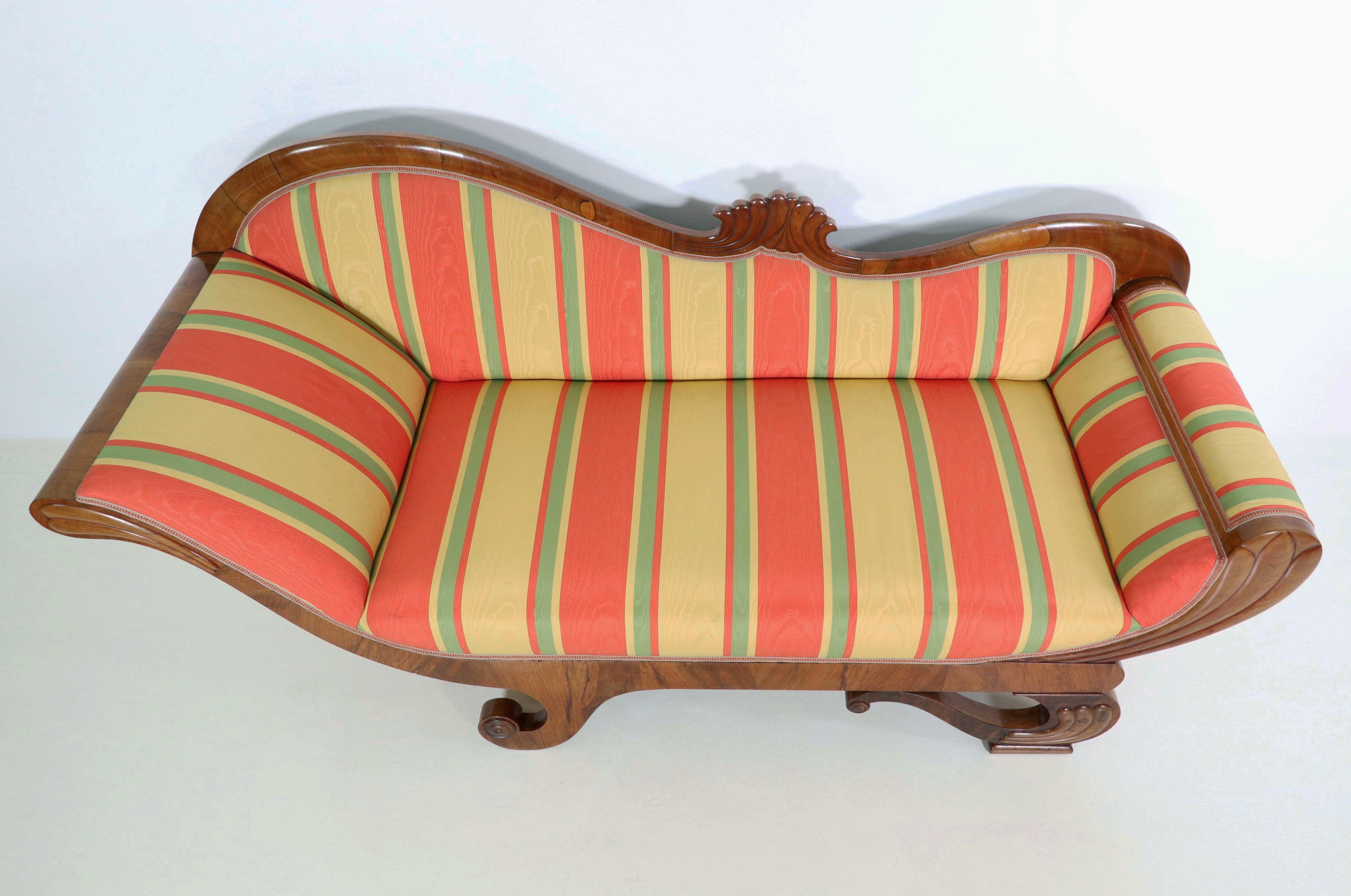 Récamière en noyer Biedermeier du XIXe siècle. Vienne, vers 1825. Bon état - En vente à Vienna, AT