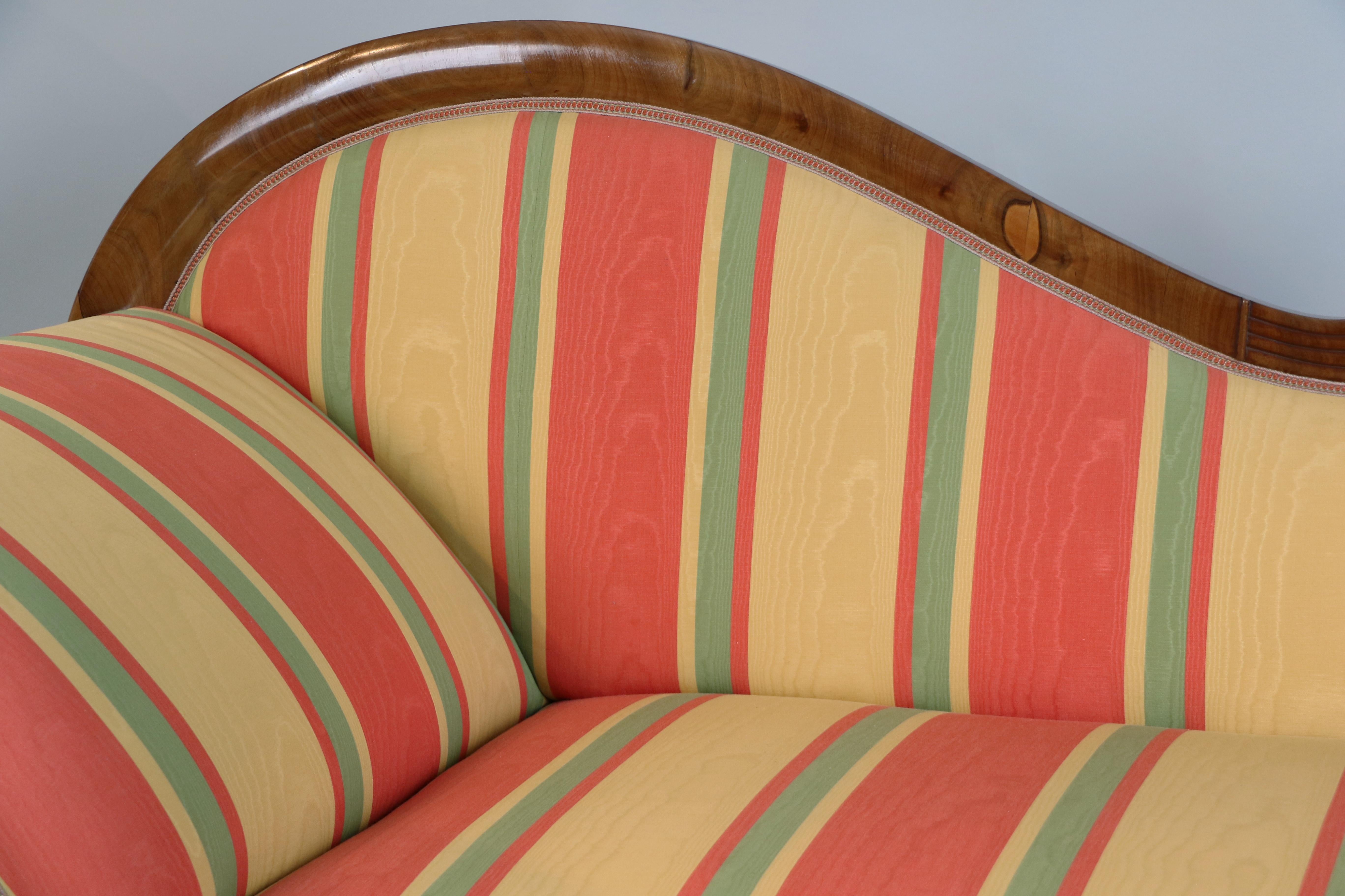 Tissu d'ameublement Récamière en noyer Biedermeier du XIXe siècle. Vienne, vers 1825. en vente