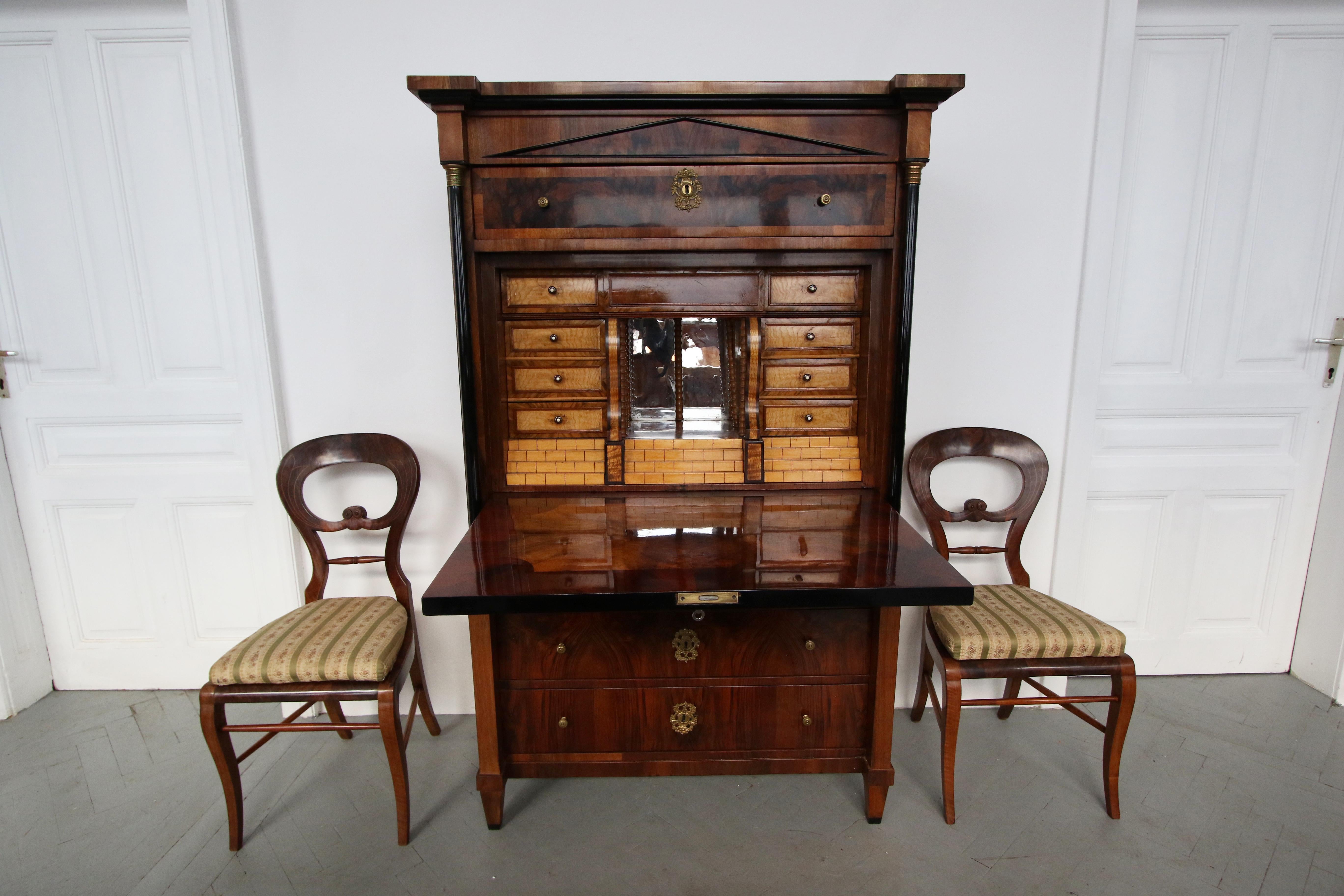 Ebanizzato Secretaire in noce Biedermeier del XIX secolo. Vienna, 1825 circa. in vendita