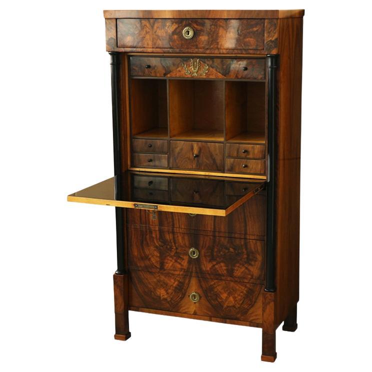 19th Century Fine Biedermeier Walnut Secretaire. Vienna, c. 1825 For Sale