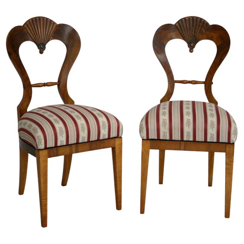 19th Century Fine Biedermeier Walnut Side Chairs. Vienna, c. 1825. For Sale