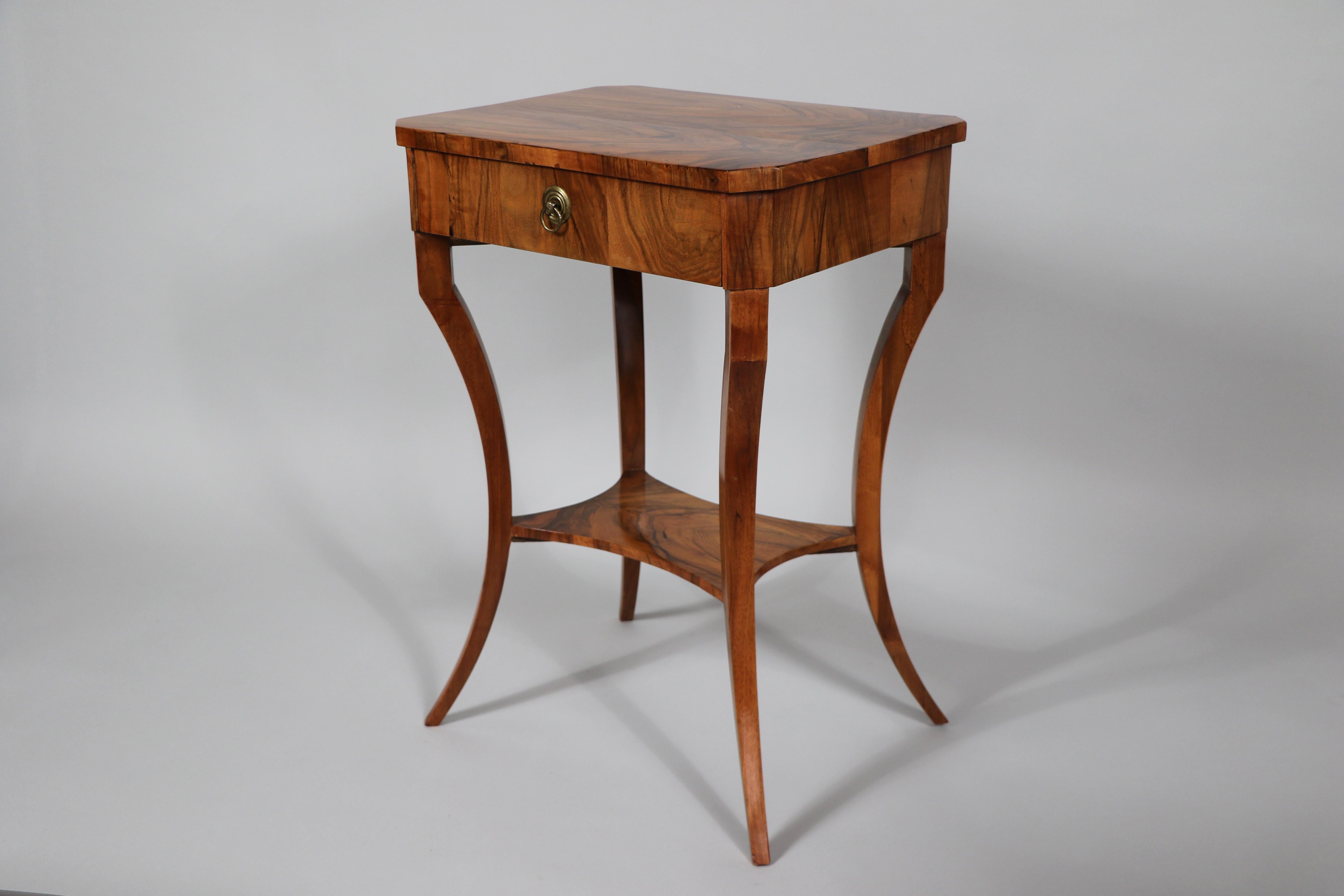 Hello,
This elegant and rare Biedermeier walnut side table was made circa 1825 in Vienna.

Viennese Biedermeier pieces are distinguished by their sophisticated proportions, rare and refined design, excellent craftsmanship and continue to have a