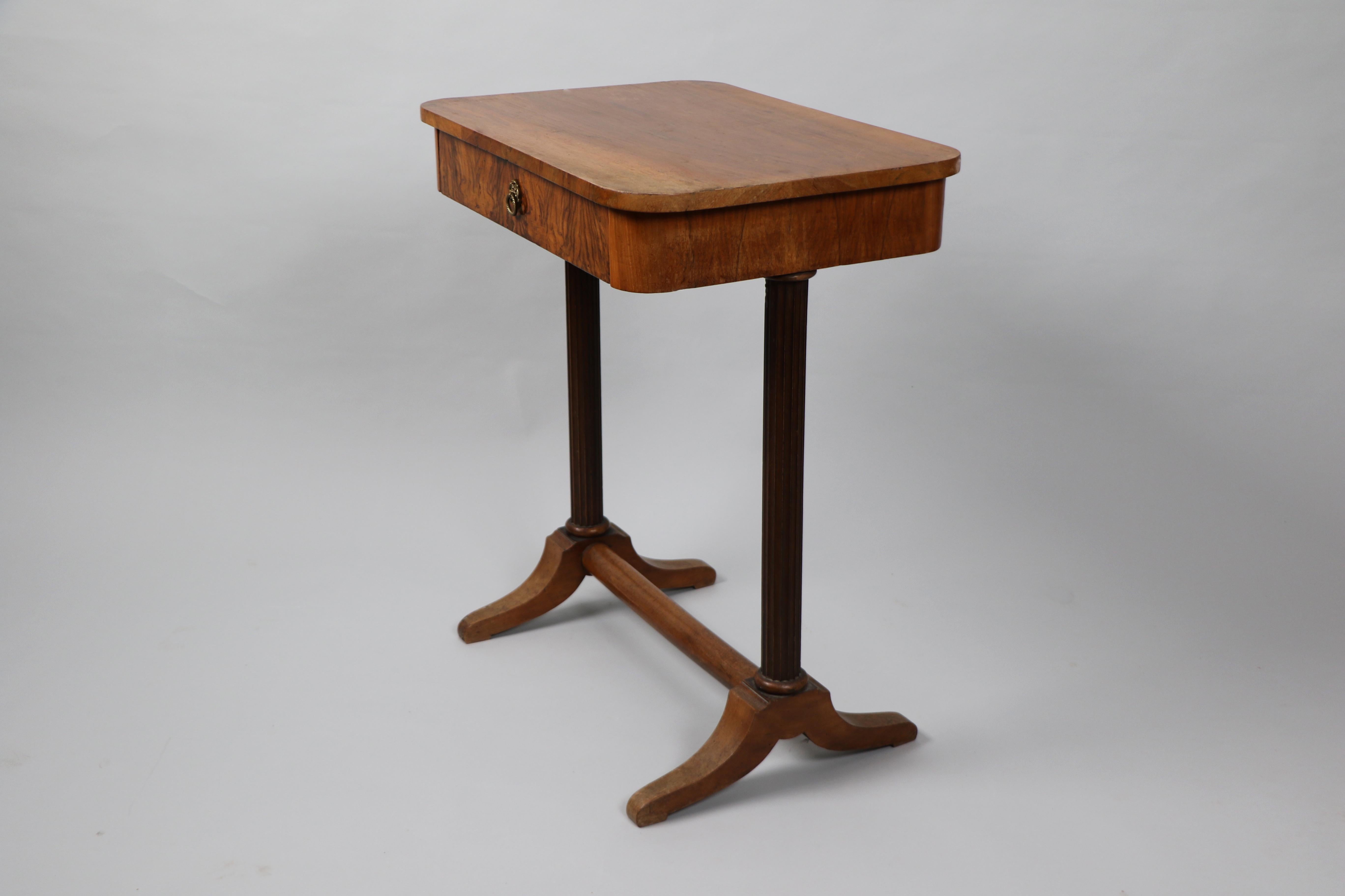 Autrichien Table d'appoint Biedermeier du 19ème siècle Vienne, vers 1825. en vente