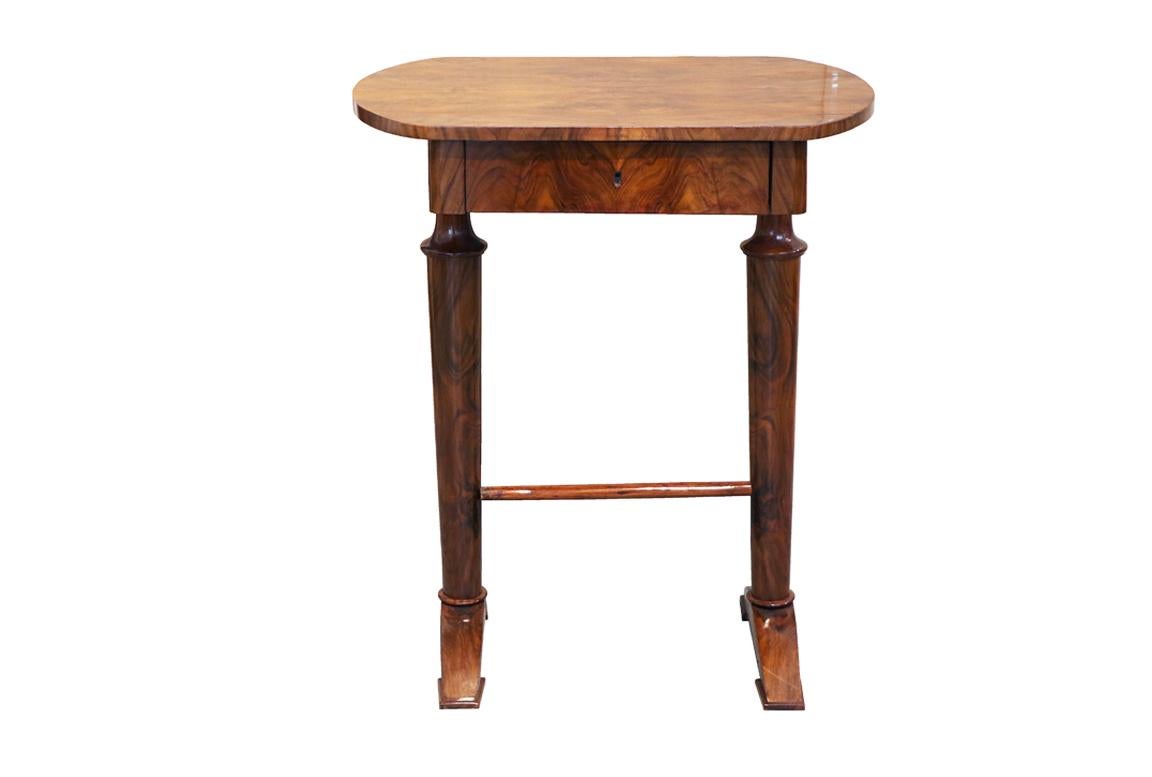 Autrichien Table d'appoint Biedermeier du 19ème siècle Vienne, vers 1825. en vente