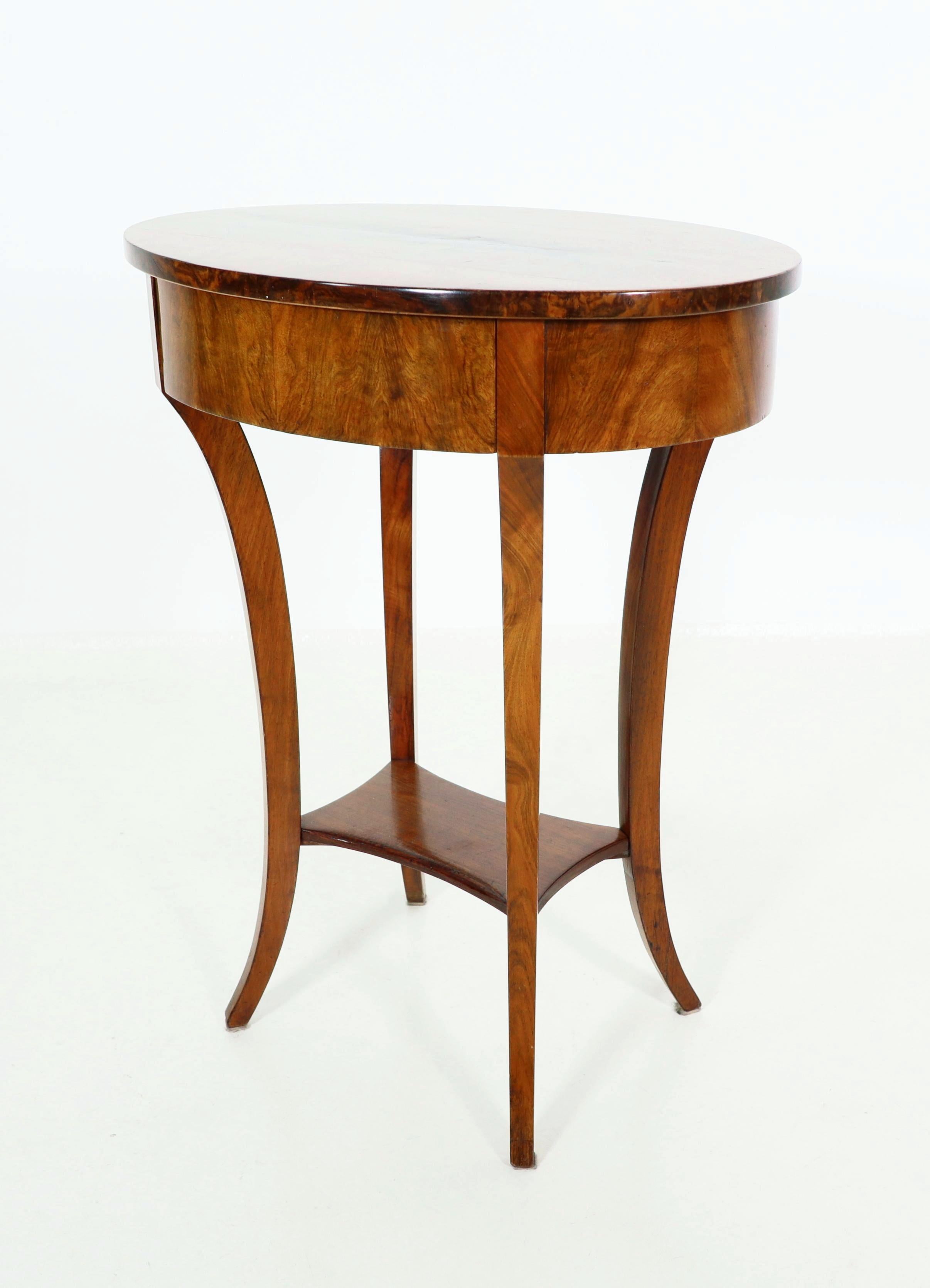 Poli Table d'appoint Biedermeier du 19ème siècle, Vienne, vers 1825. en vente