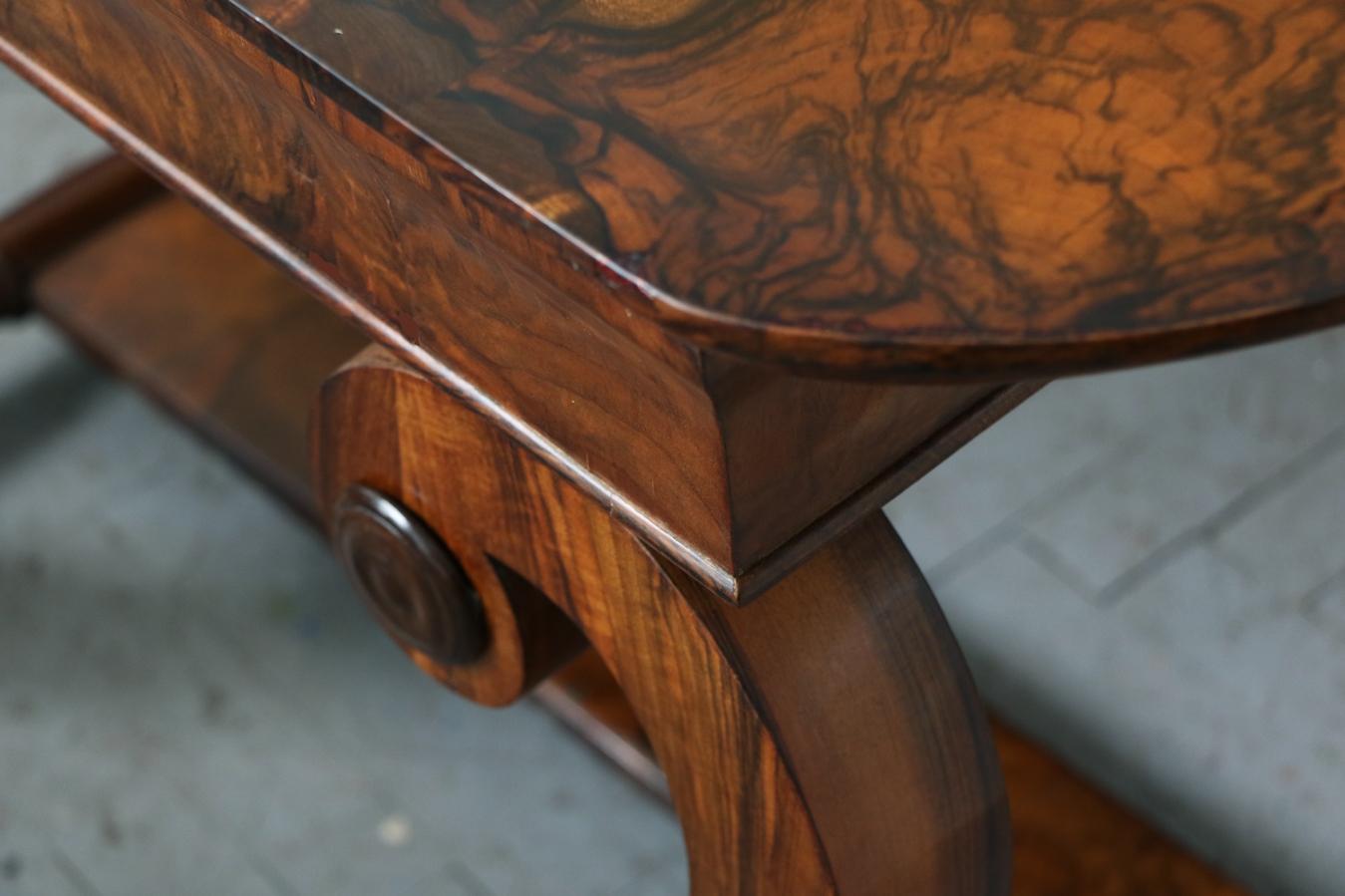 Table d'appoint Biedermeier du 19ème siècle Vienne, vers 1825. Bon état - En vente à Vienna, AT