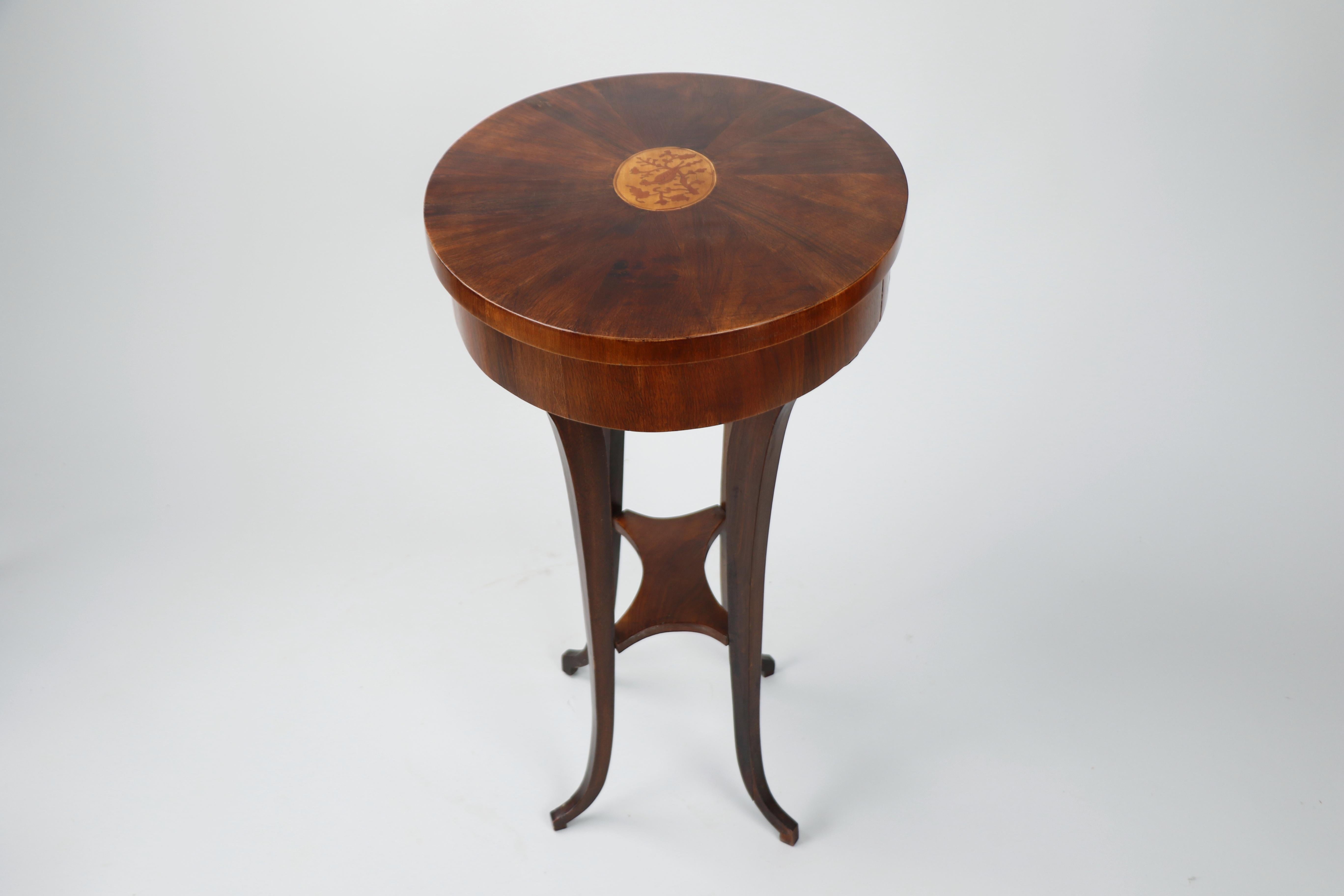 Table d'appoint Biedermeier du 19ème siècle, Vienne, vers 1825. Bon état - En vente à Vienna, AT