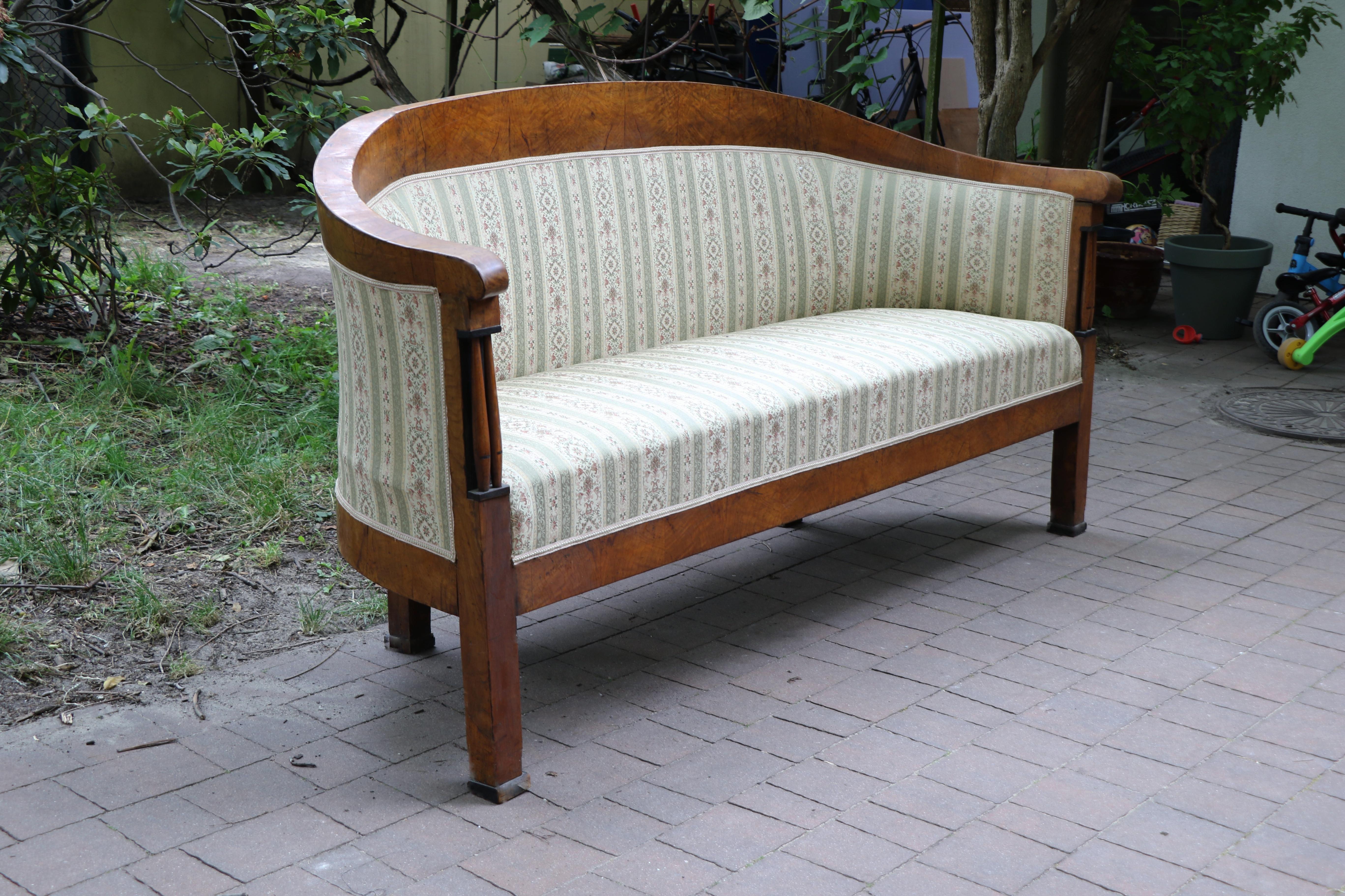 Polished 19th Century Fine Biedermeier Walnut Sofa Table. Vienna, c. 1825. For Sale