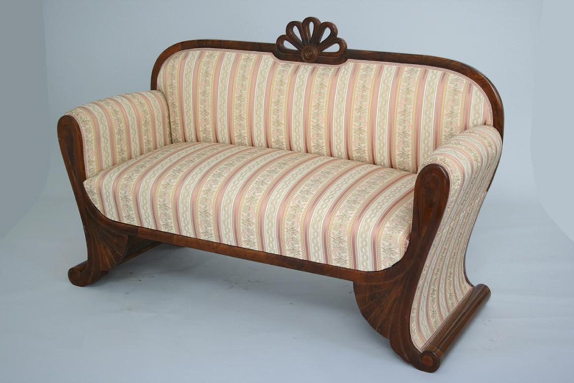 Polished 19th Century Viennese Biedermeier Walnut Sofa. Vienna, c. 1825. For Sale