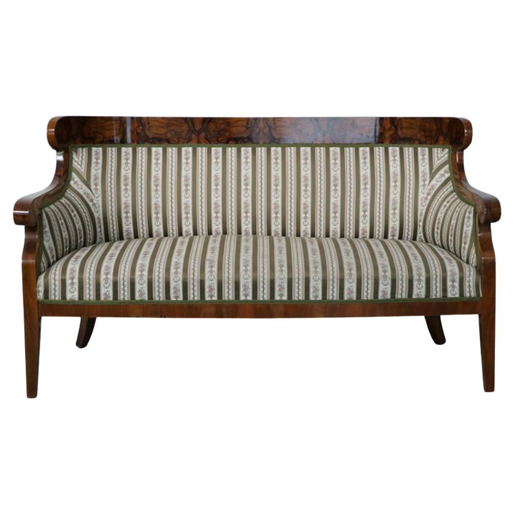 19th Century Fine Biedermeier Walnut Sofa. Vienna, c. 1825.