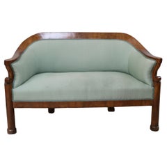 19th Century Fine Biedermeier Walnut Sofa. Vienna, c. 1825.
