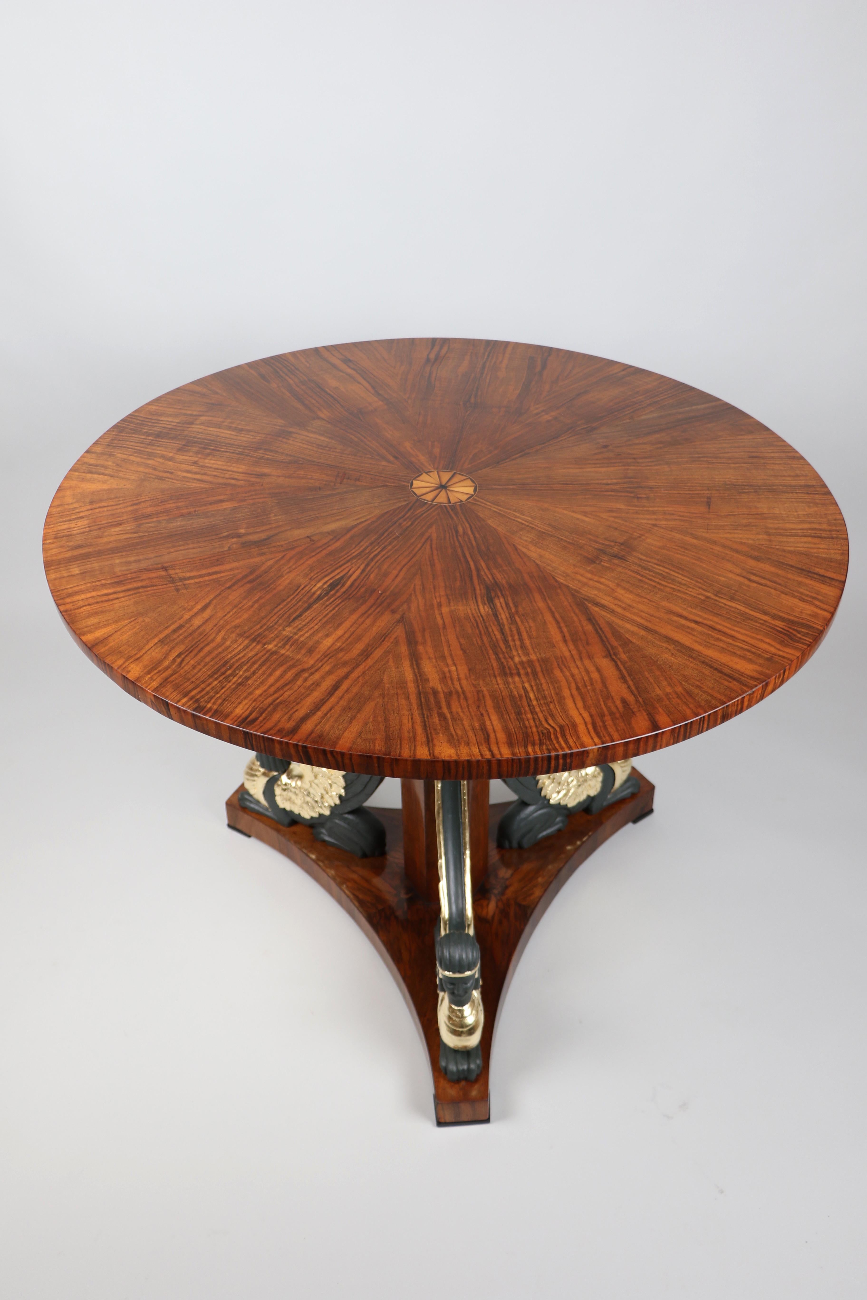 Table Biedermeier en noyer du XIXe siècle. Vienne, vers 1820. en vente 4