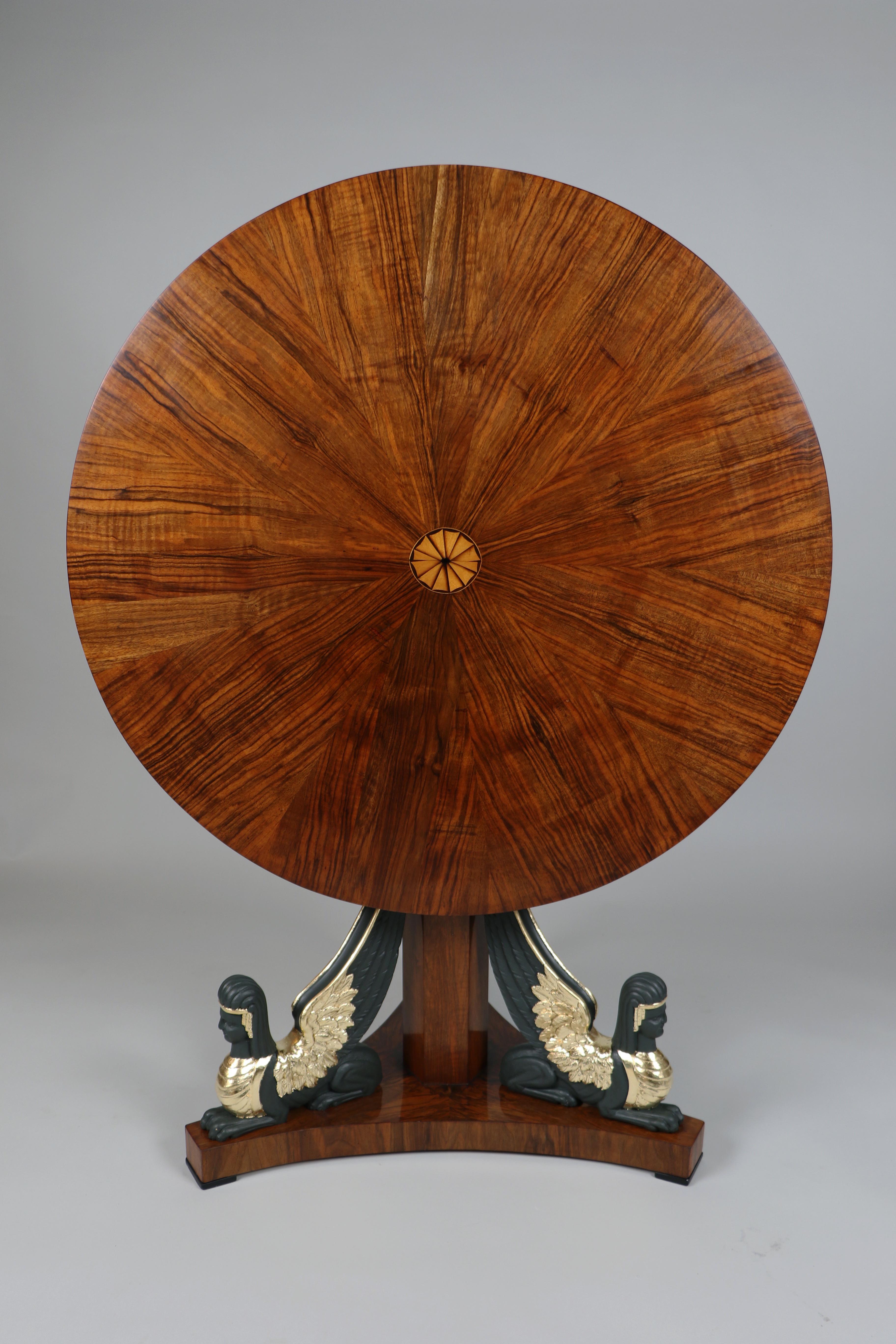Table Biedermeier en noyer du XIXe siècle. Vienne, vers 1820. en vente 5