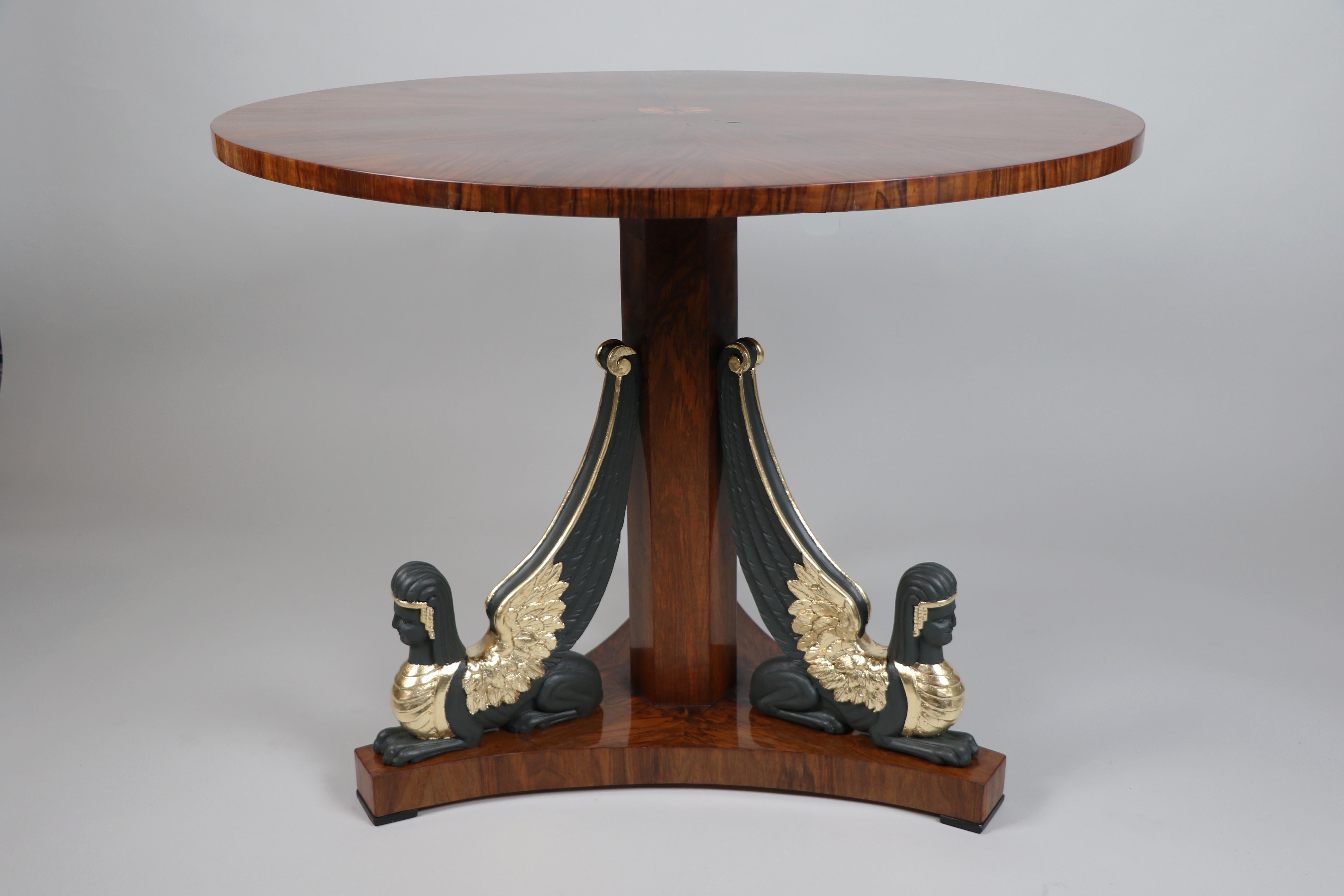 Ébénisé Table Biedermeier en noyer du XIXe siècle. Vienne, vers 1820. en vente